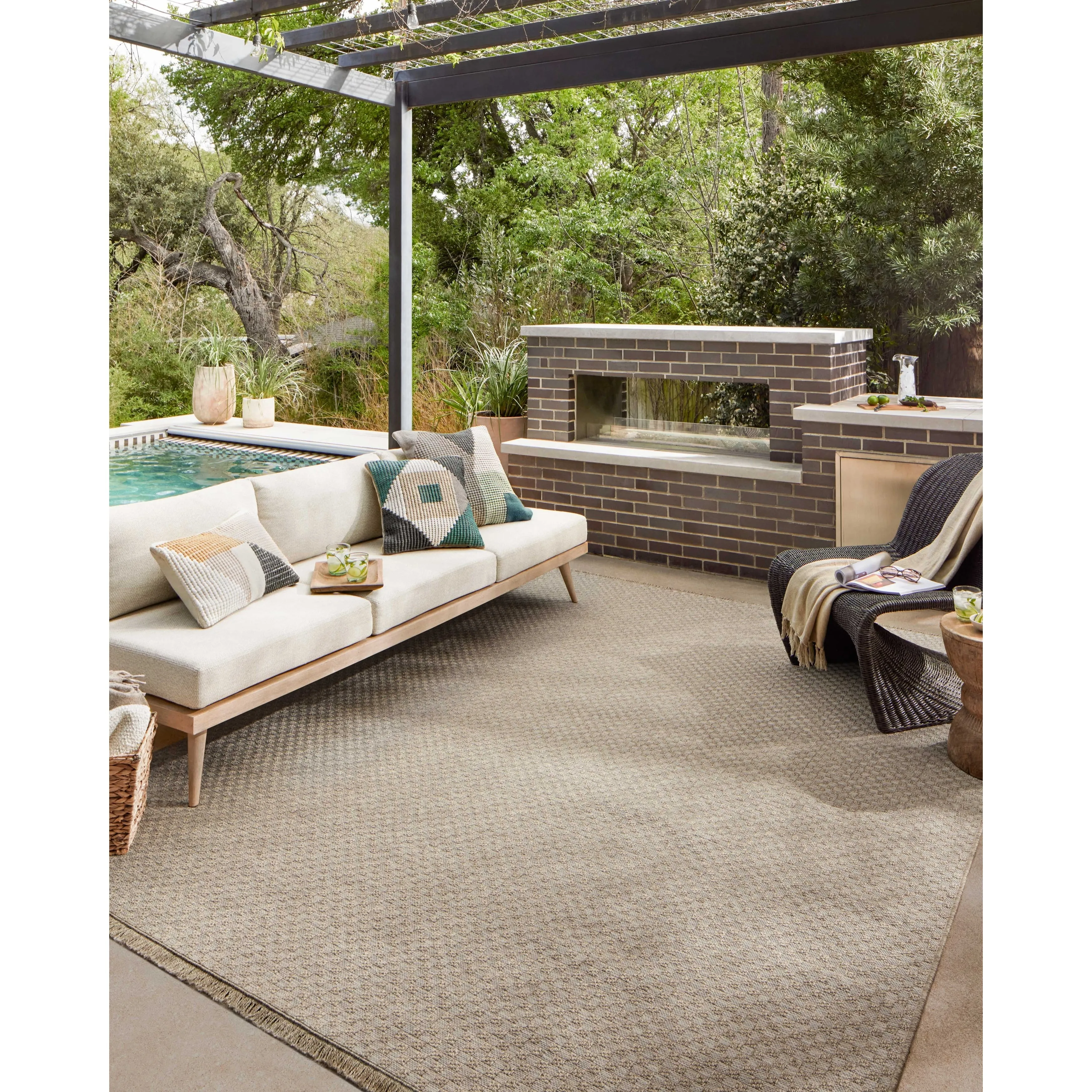 Alexander Home Dana Indoor / Outdoor Transitional Area Rug