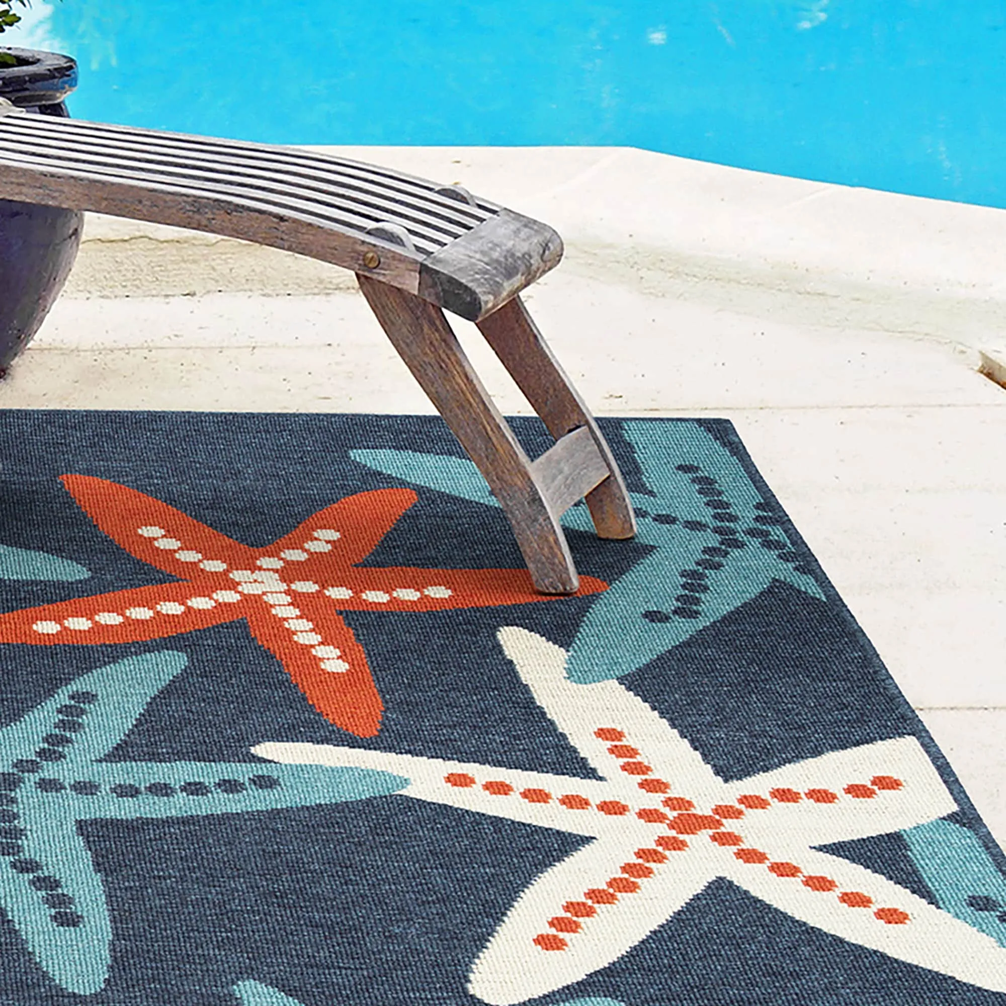 Amalie Geometric Border Coastal Polypropylene Indoor/ Outdoor Area Rug