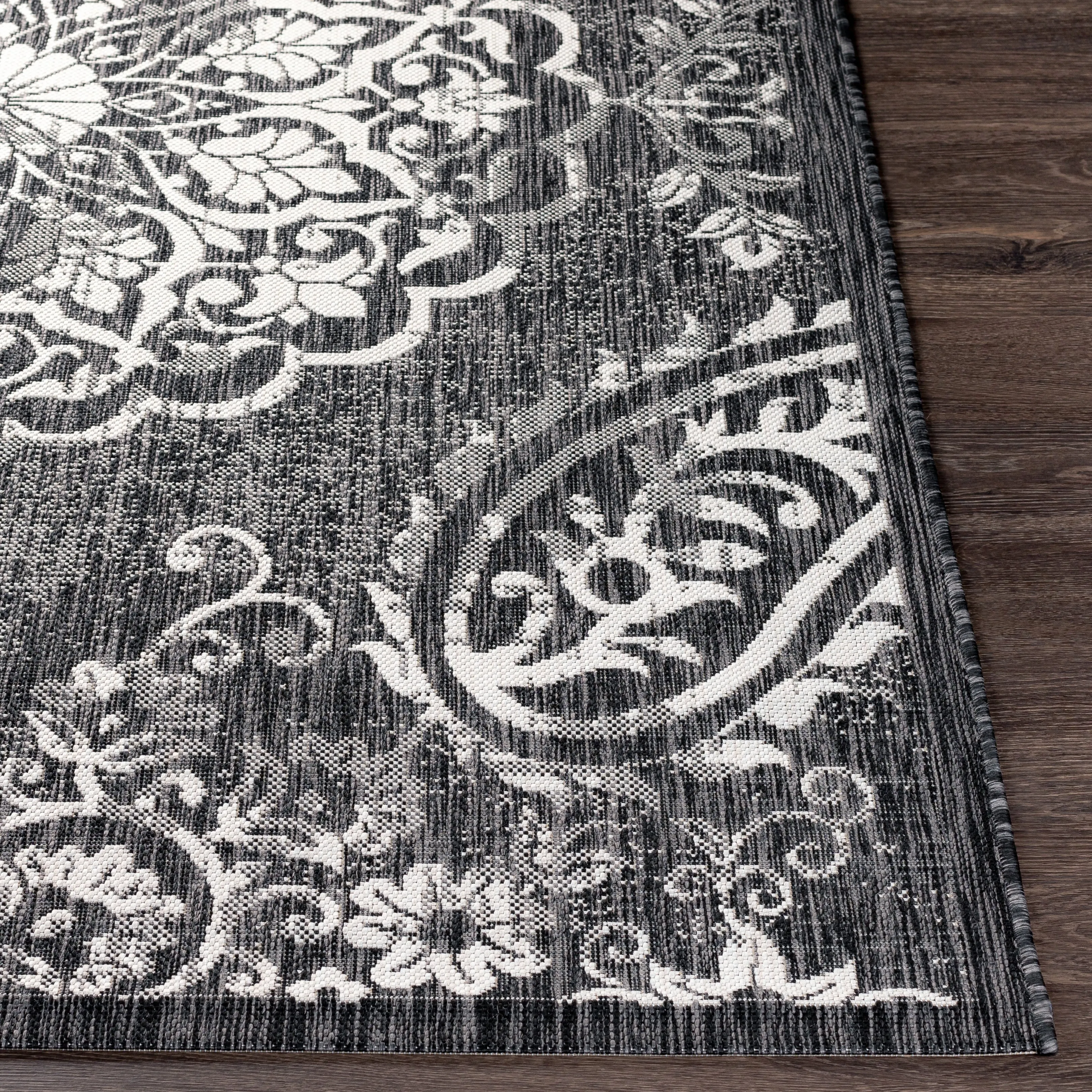 Artistic Weavers Kaisa Indoor/ Outdoor Paisley Medallion Area Rug