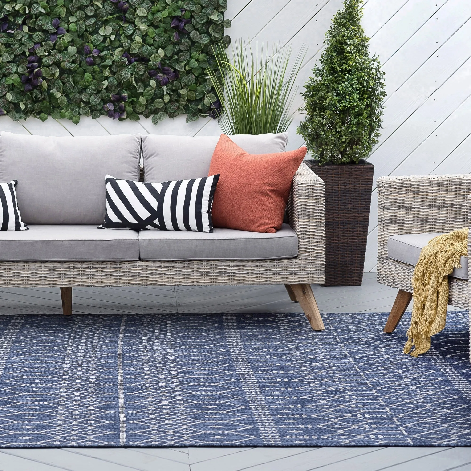 Colonnade Farmhouse Geometric Indoor/Outdoor Area Rug