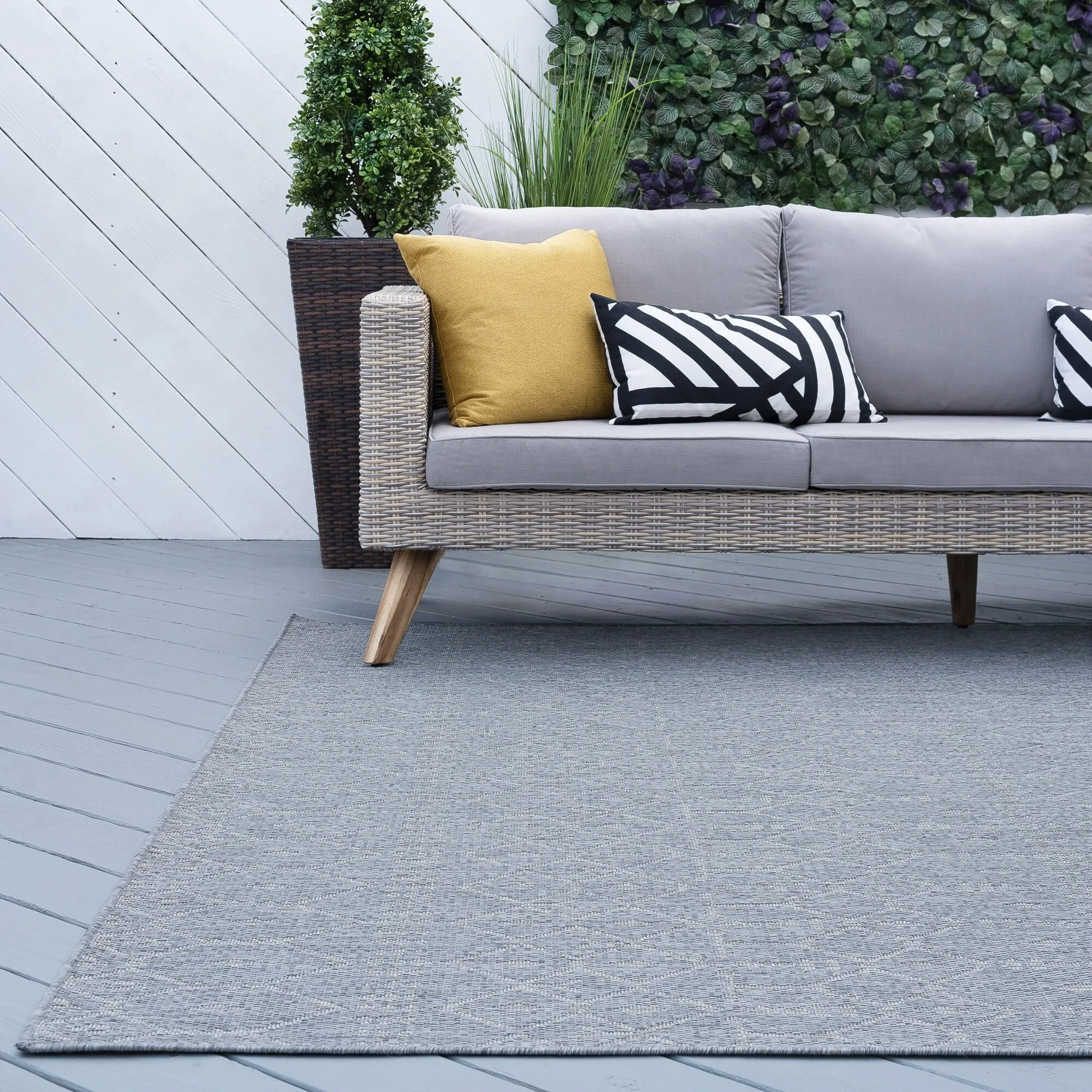 Colonnade Farmhouse Geometric Indoor/Outdoor Area Rug