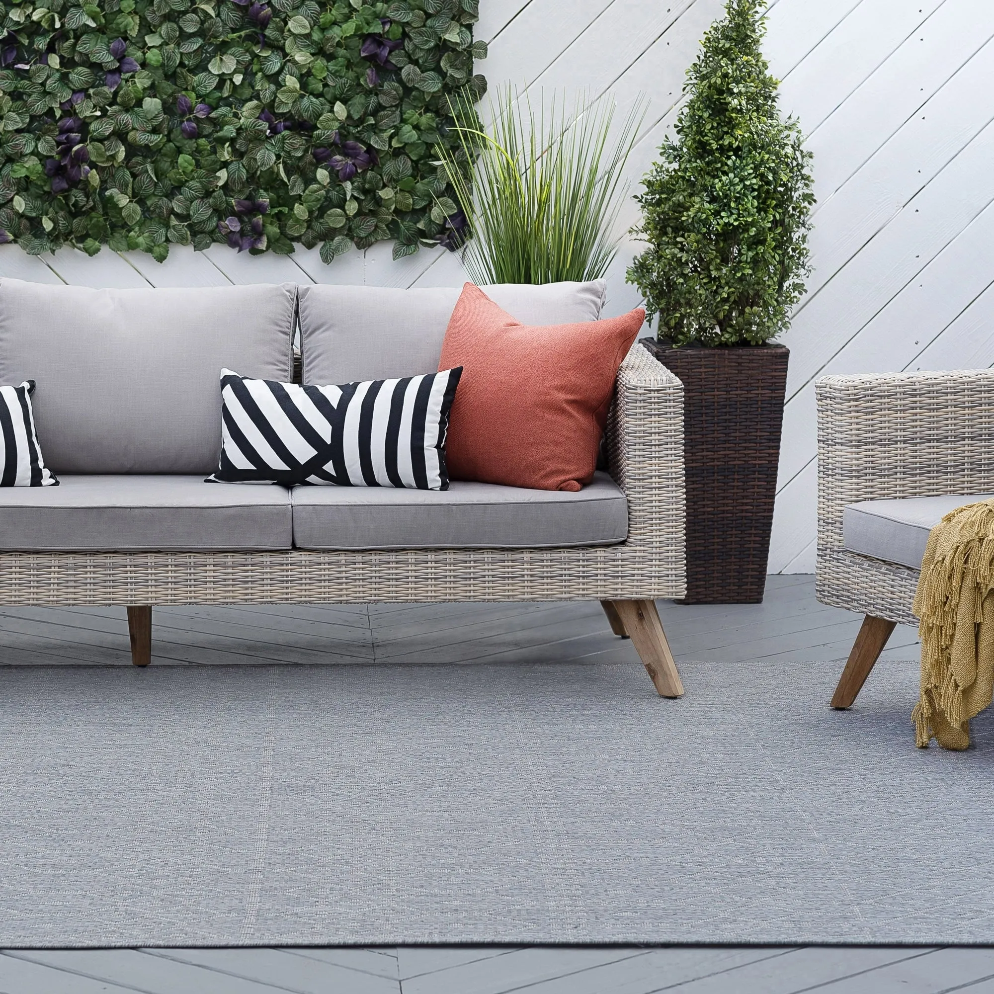 Colonnade Farmhouse Geometric Indoor/Outdoor Area Rug