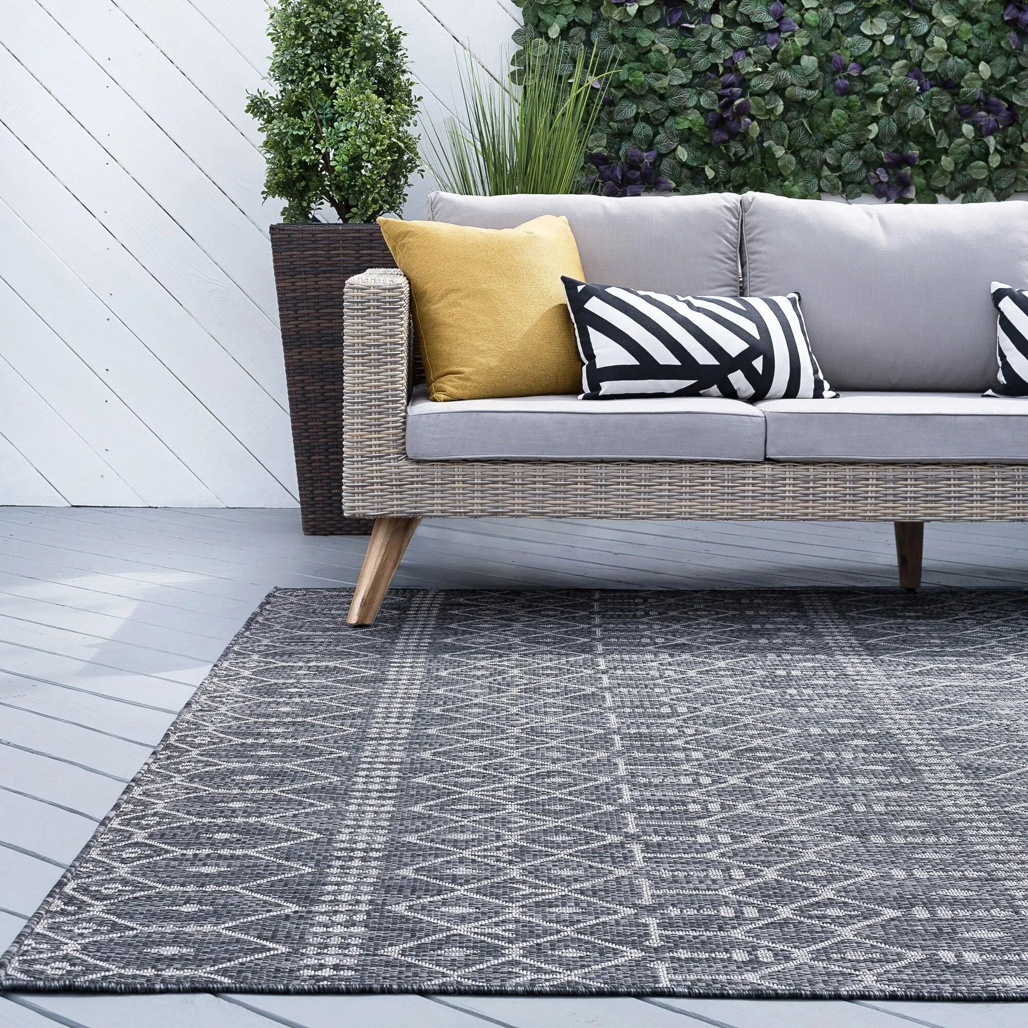 Colonnade Farmhouse Geometric Indoor/Outdoor Area Rug