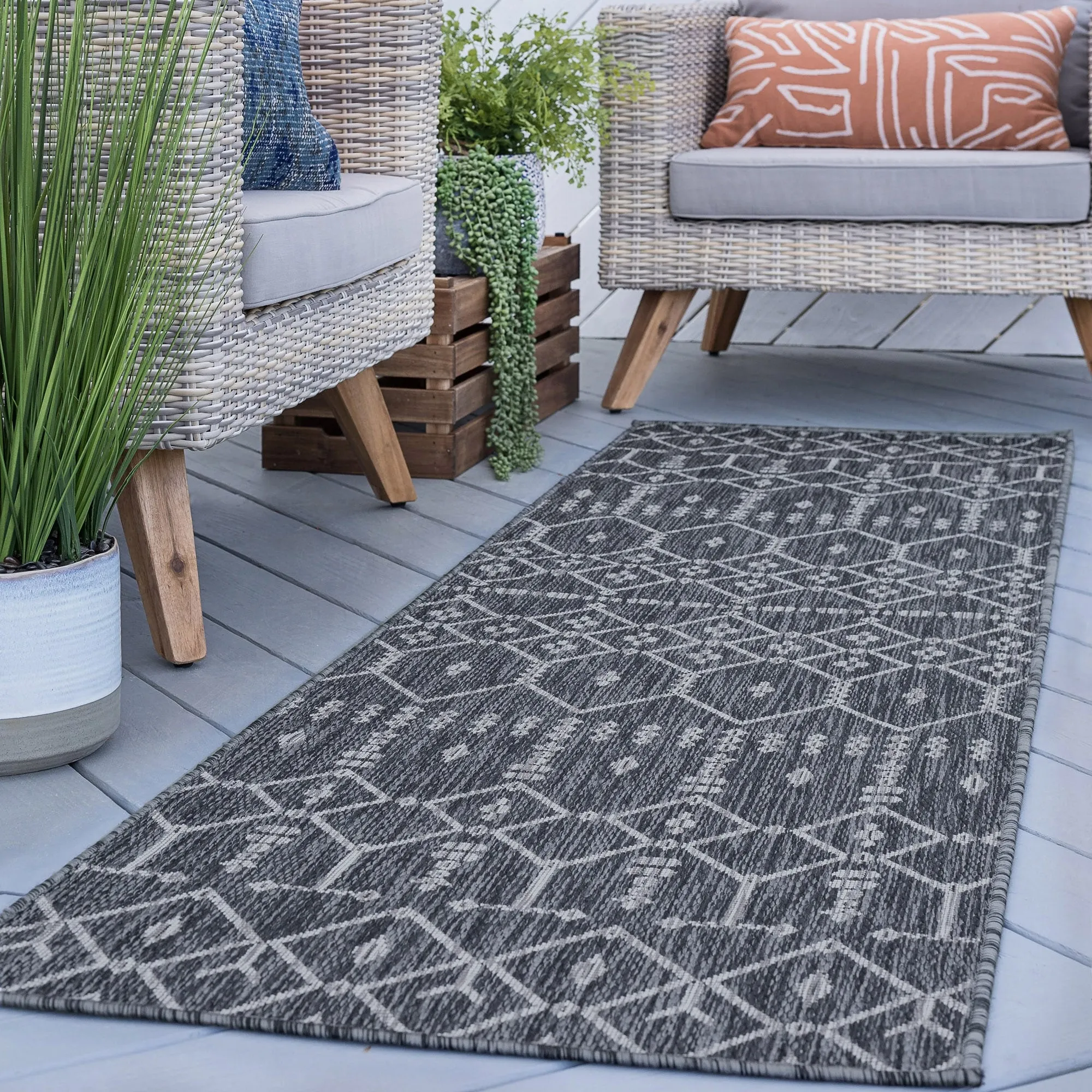 Colonnade Farmhouse Geometric Indoor/Outdoor Area Rug