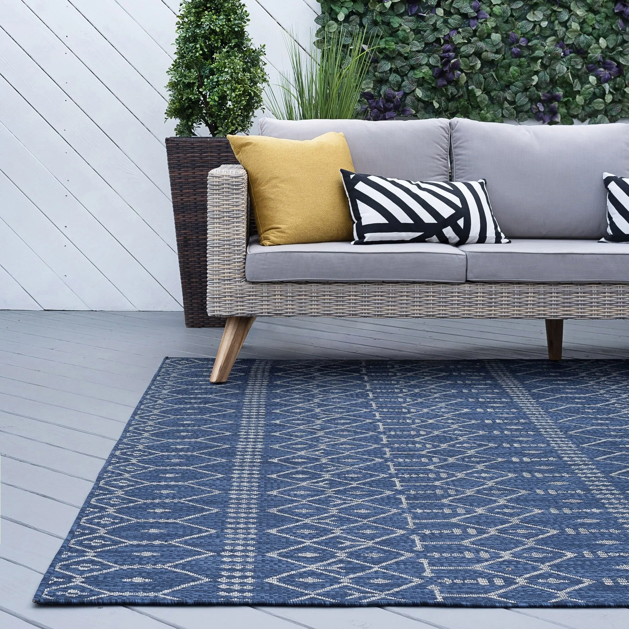 Colonnade Farmhouse Geometric Indoor/Outdoor Area Rug