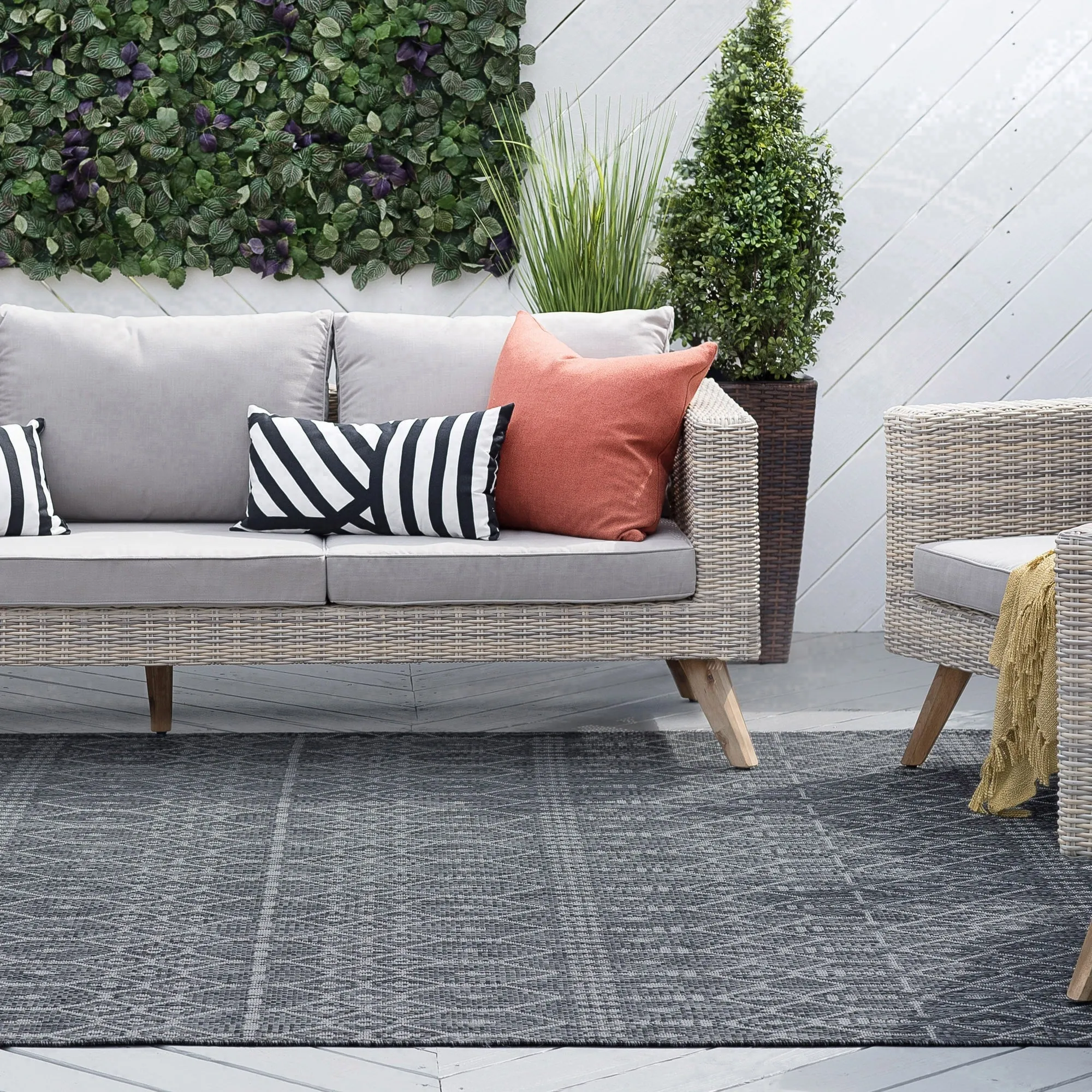 Colonnade Farmhouse Geometric Indoor/Outdoor Area Rug