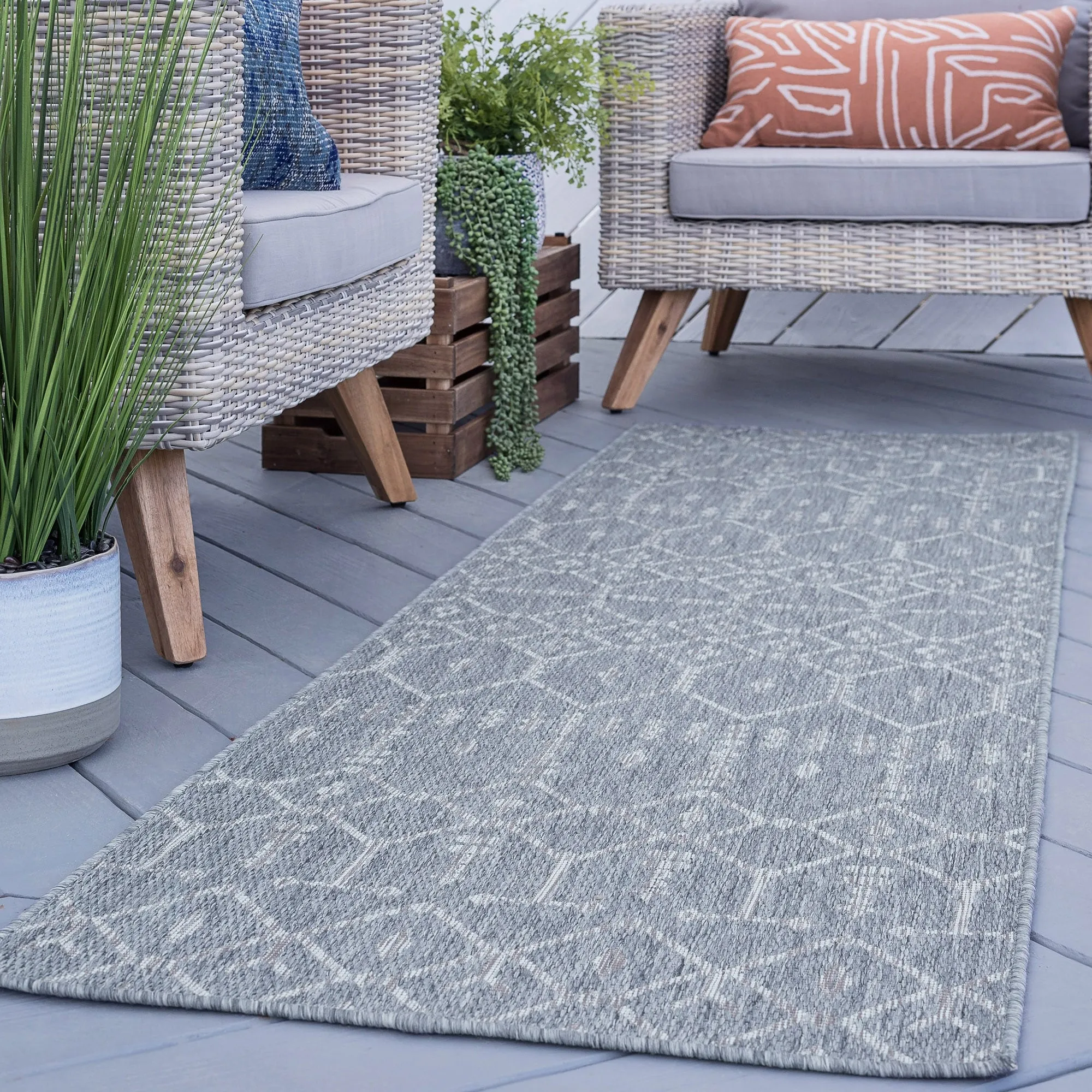 Colonnade Farmhouse Geometric Indoor/Outdoor Area Rug