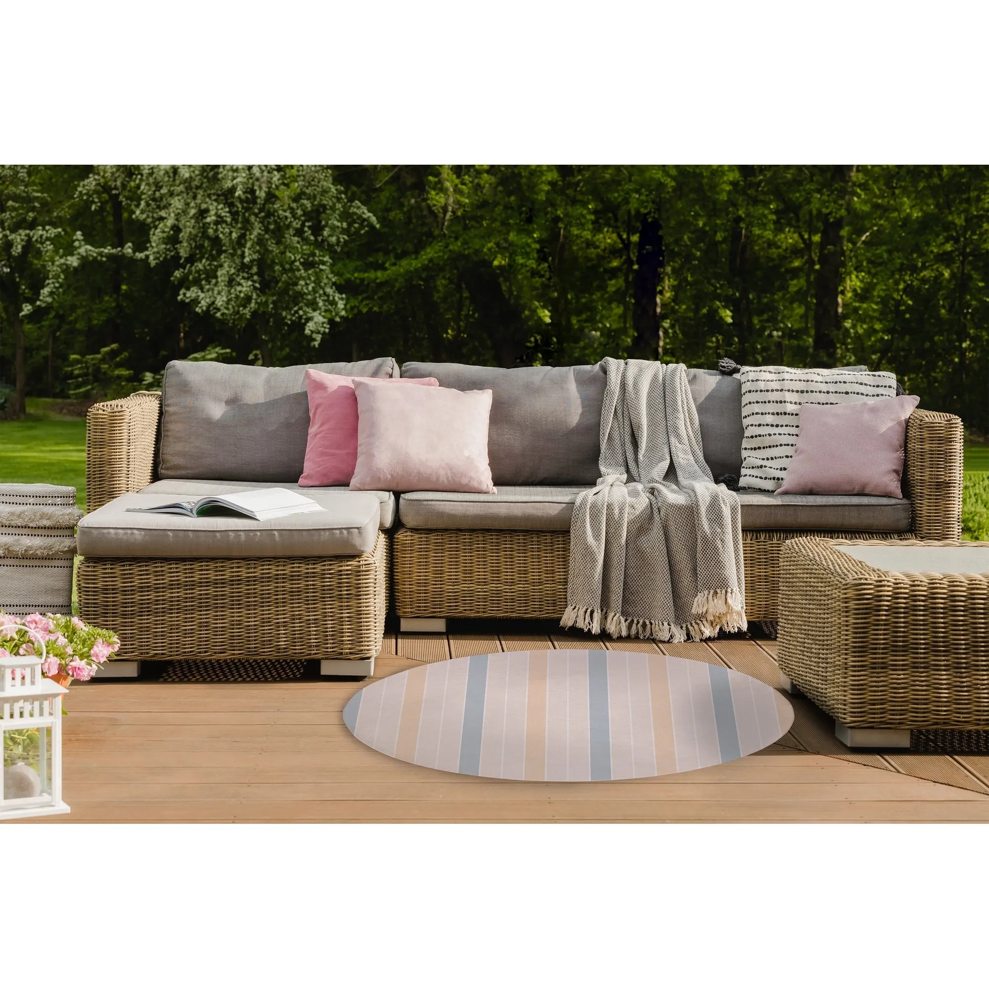 COUNTRY CLUB PEACHY Outdoor Rug By Becky Bailey