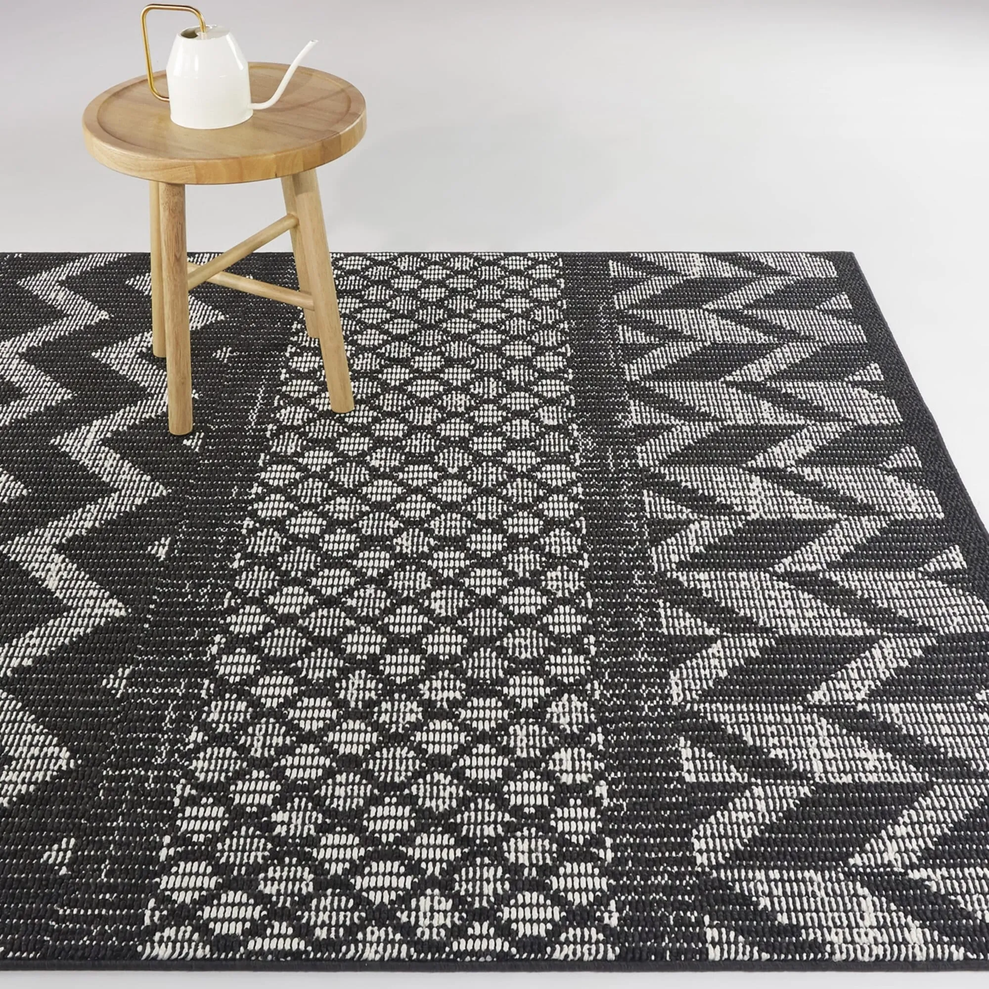 Fairfax Transitional Chevron Indoor/Outdoor Area Rug