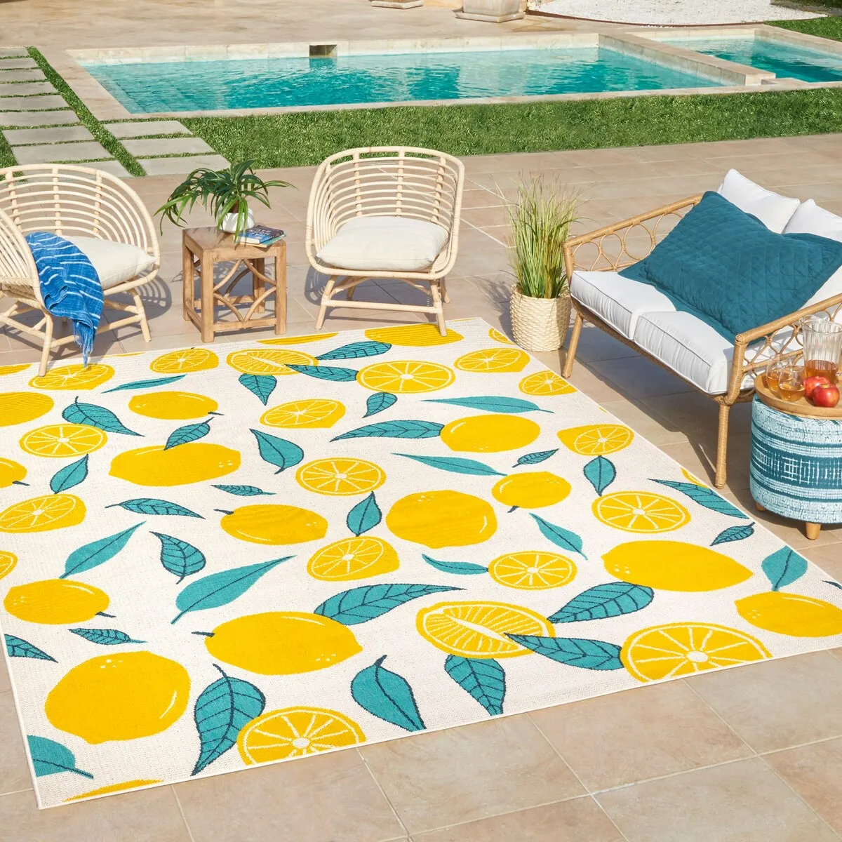 Gertmenian Jona Bold Summer Fruits Bright Bold Indoor/ Outdoor Flatweave Area Rug