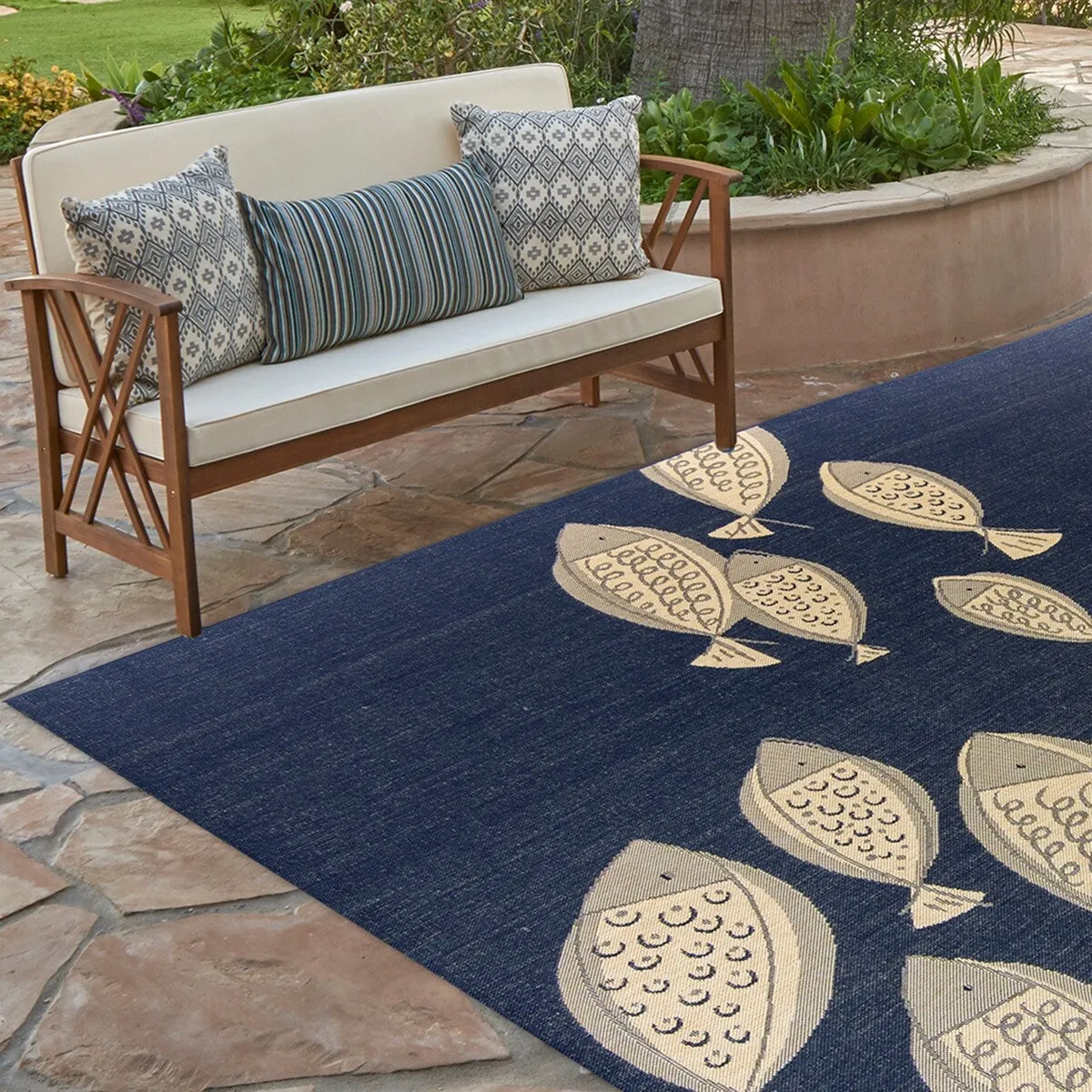 Gertmenian Paseo Loutro Navy Casual Nautical Fish Indoor/ Outdoor Area Rug. 6x9 - 6'6 x 9'6
