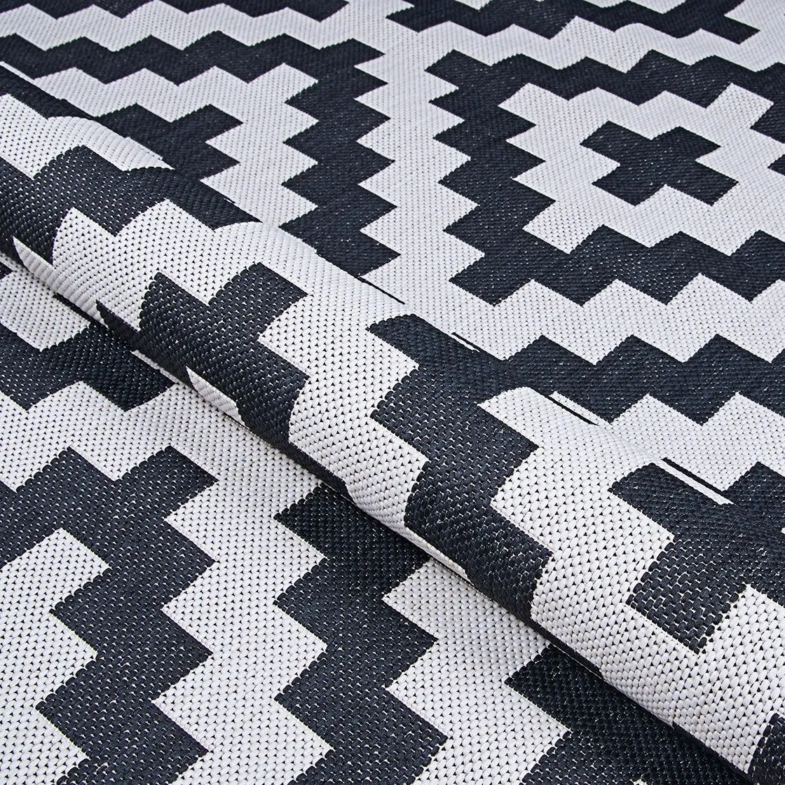 Hampton Ionic Black and White Indoor/ Outdoor Area Rug