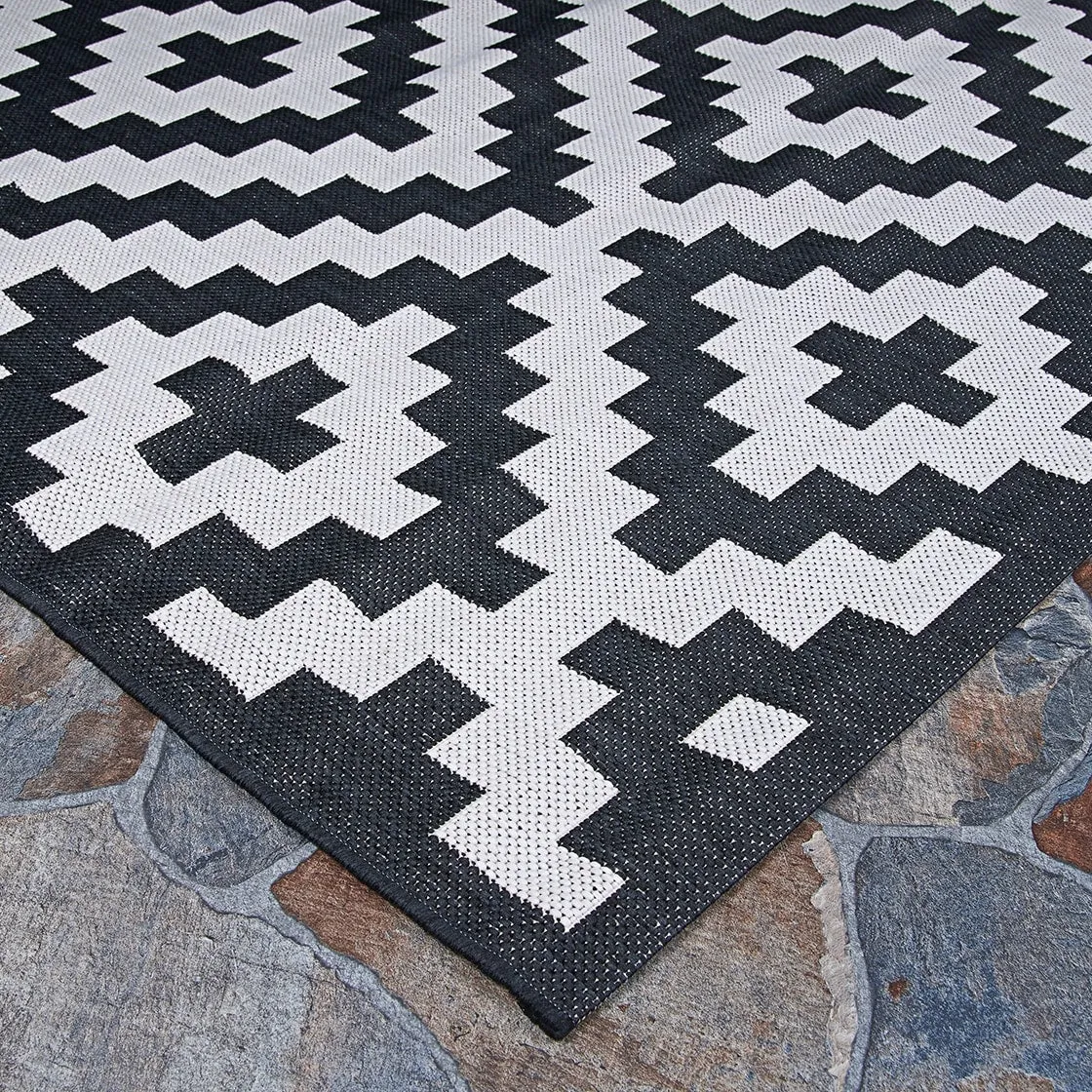 Hampton Ionic Black and White Indoor/ Outdoor Area Rug