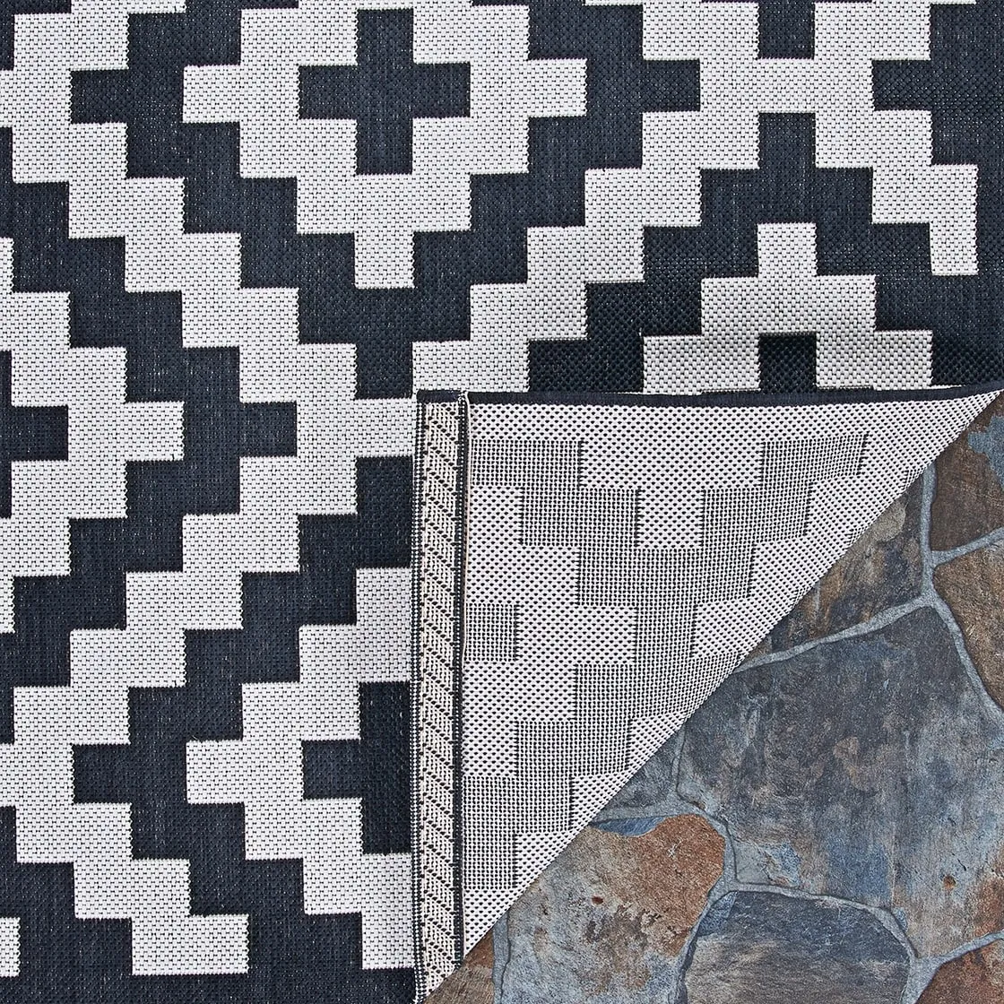 Hampton Ionic Black and White Indoor/ Outdoor Area Rug