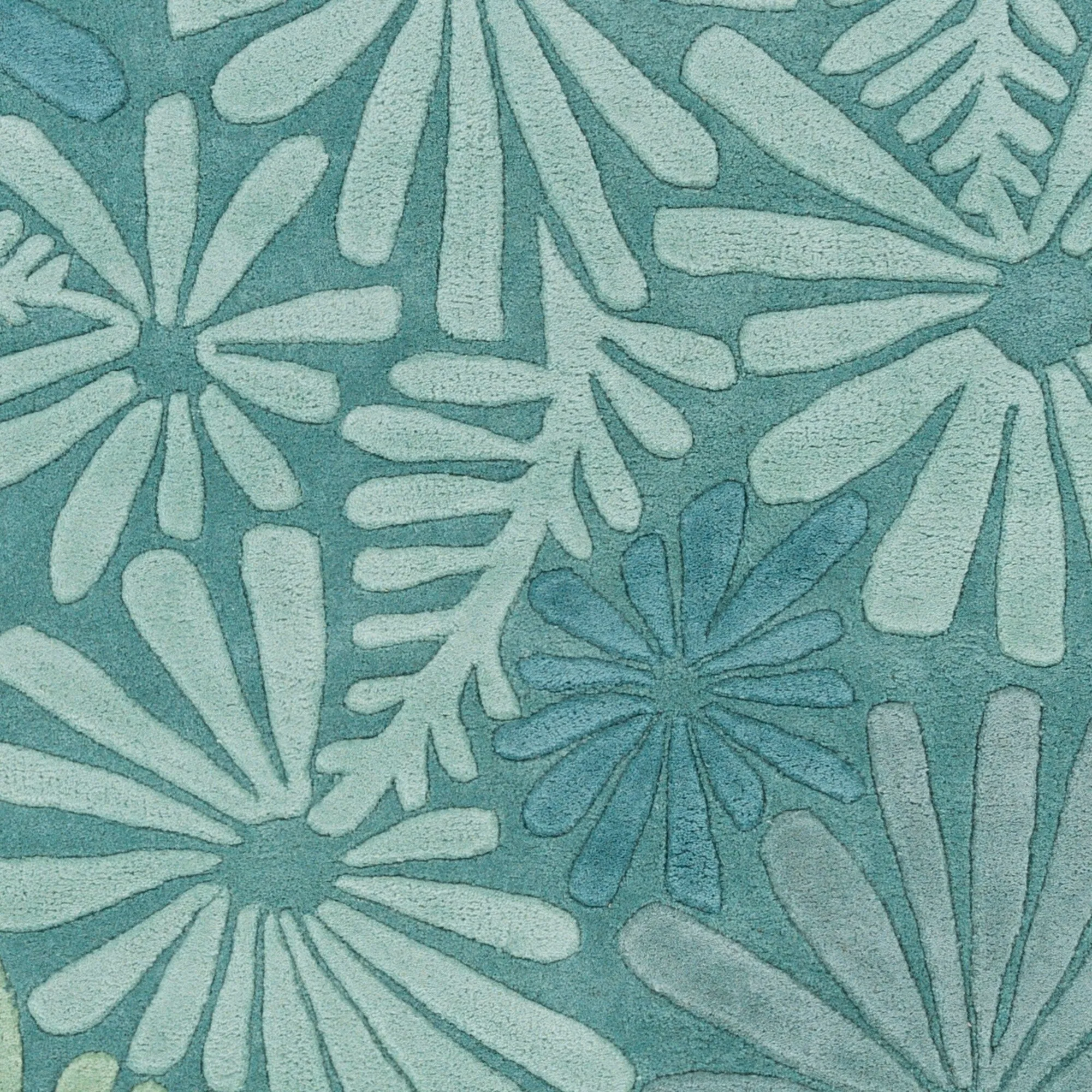Hand-tufted Billie Floral Indoor Area Rug