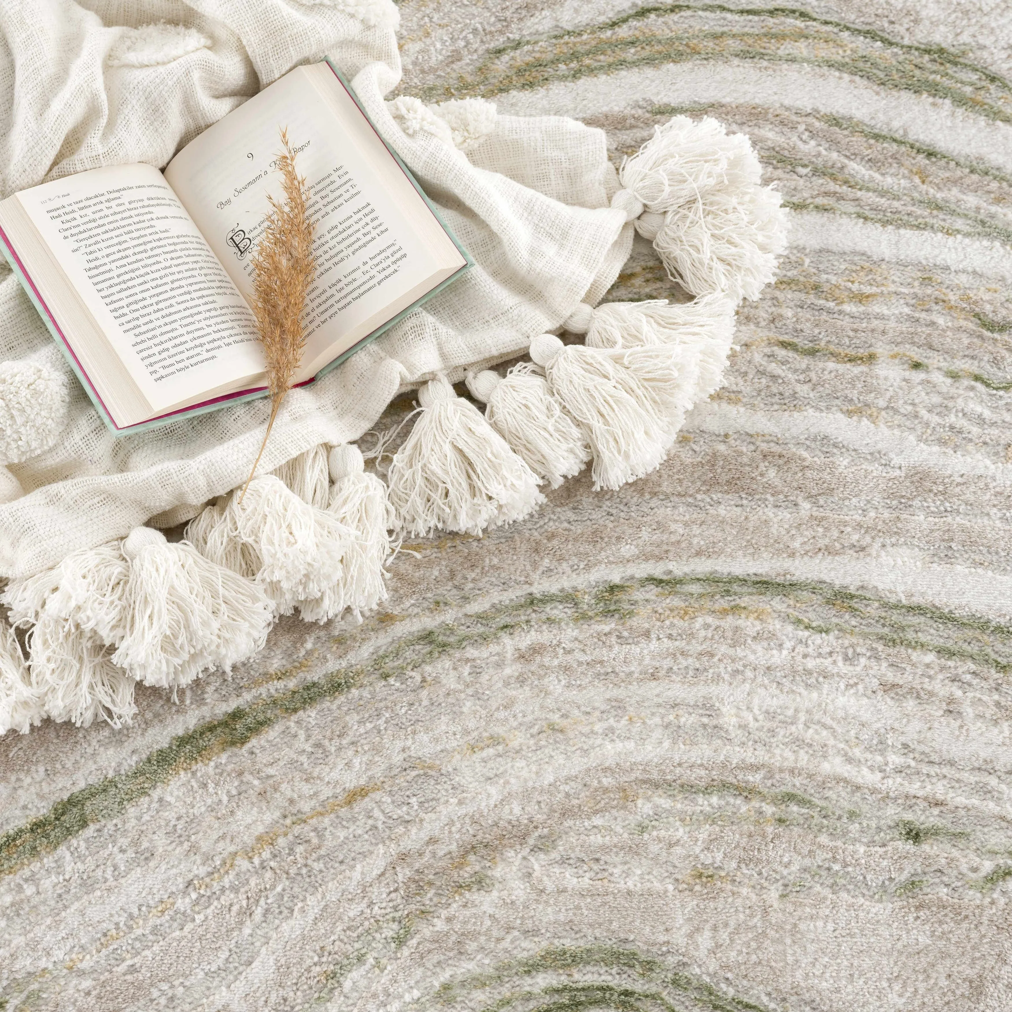 Hauteloom Liverpool Living Room. Bedroom Area Rug - Contemporary - Cream.Green - 7'10 x 10'