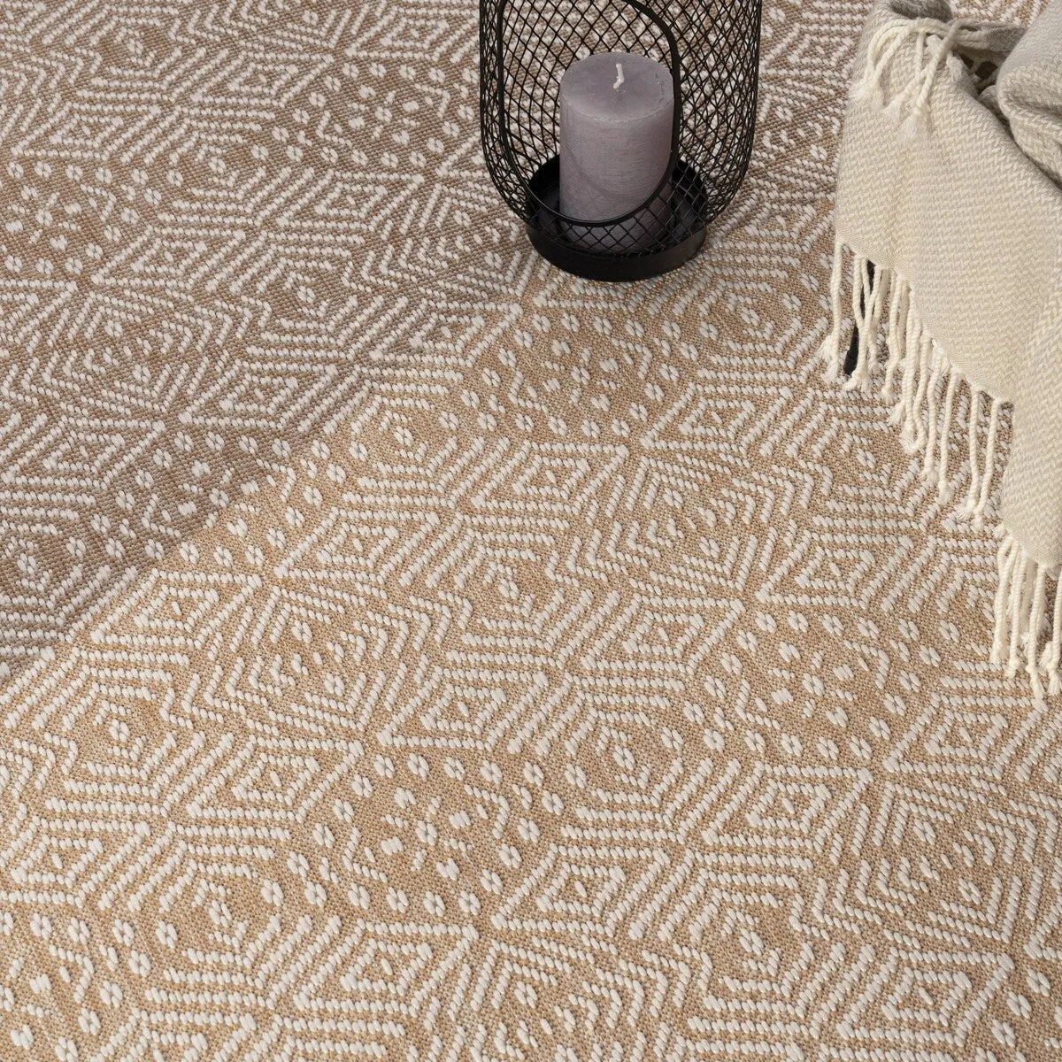 Indoor & Outdoor Rug with Modern Aztec Pattern