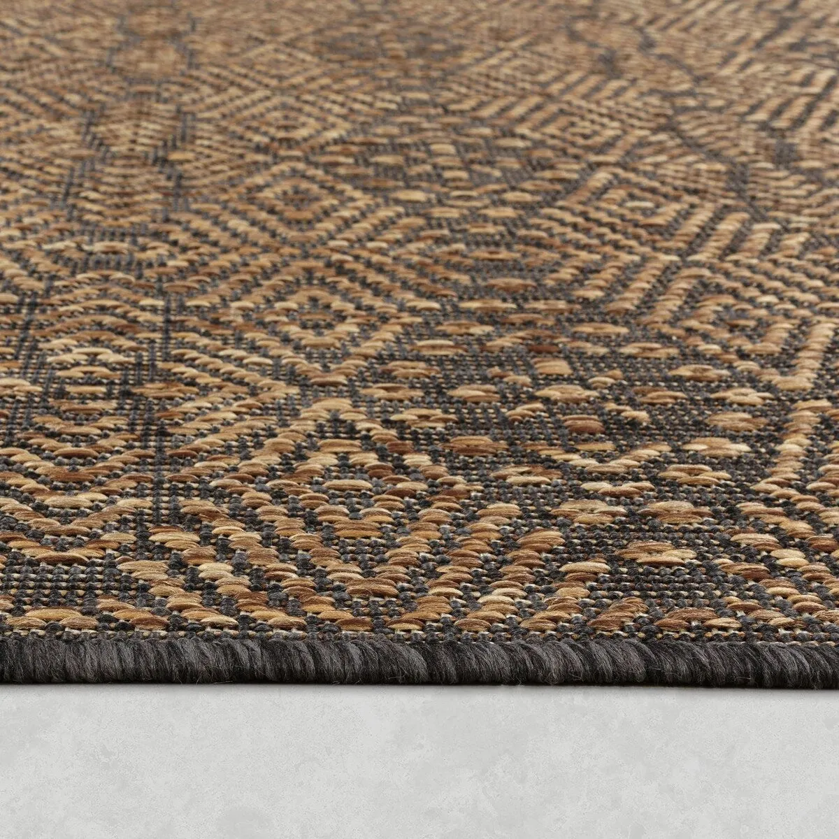 Indoor & Outdoor Rug with Modern Aztec Pattern