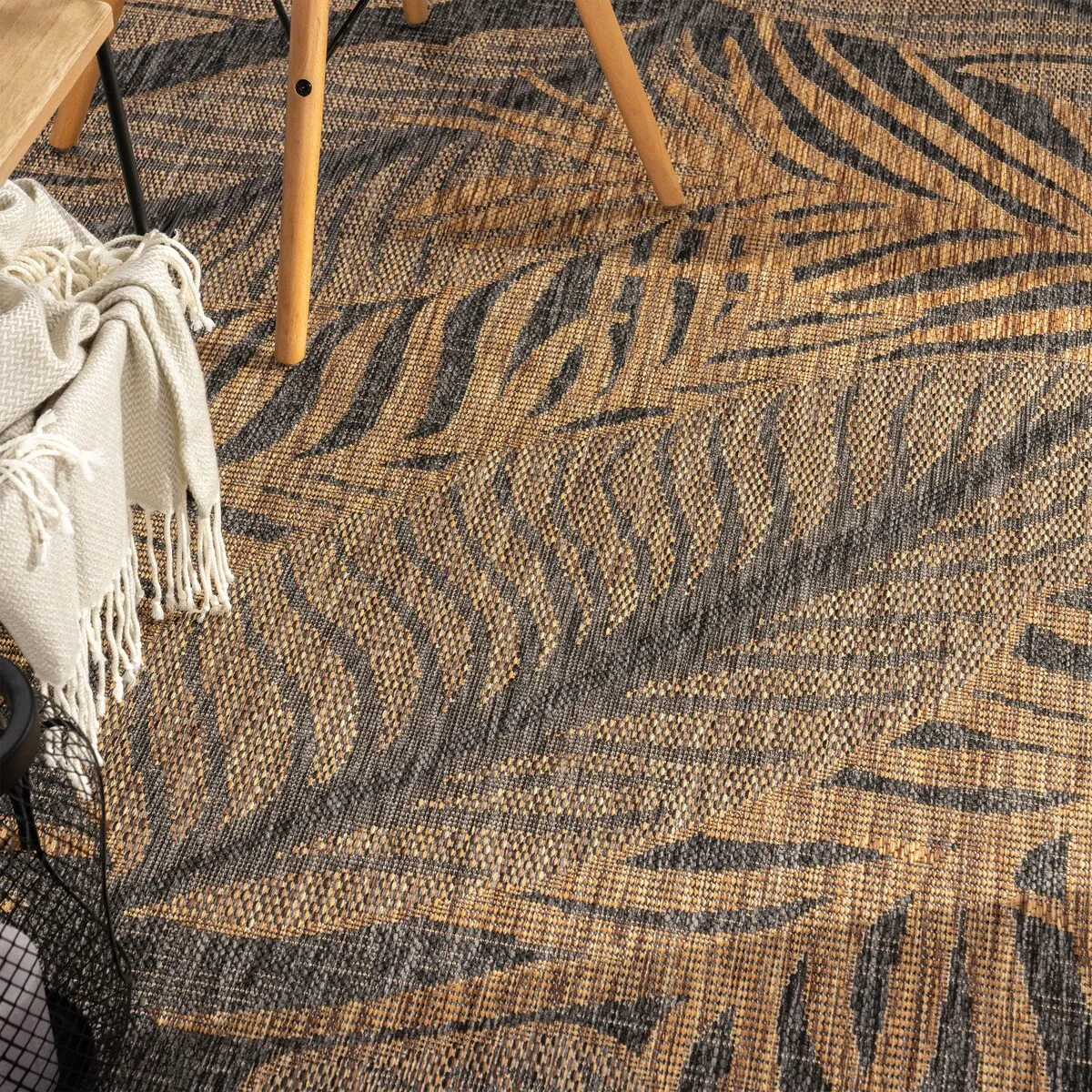 Indoor & Outdoor Rug with Palm Leaf Pattern