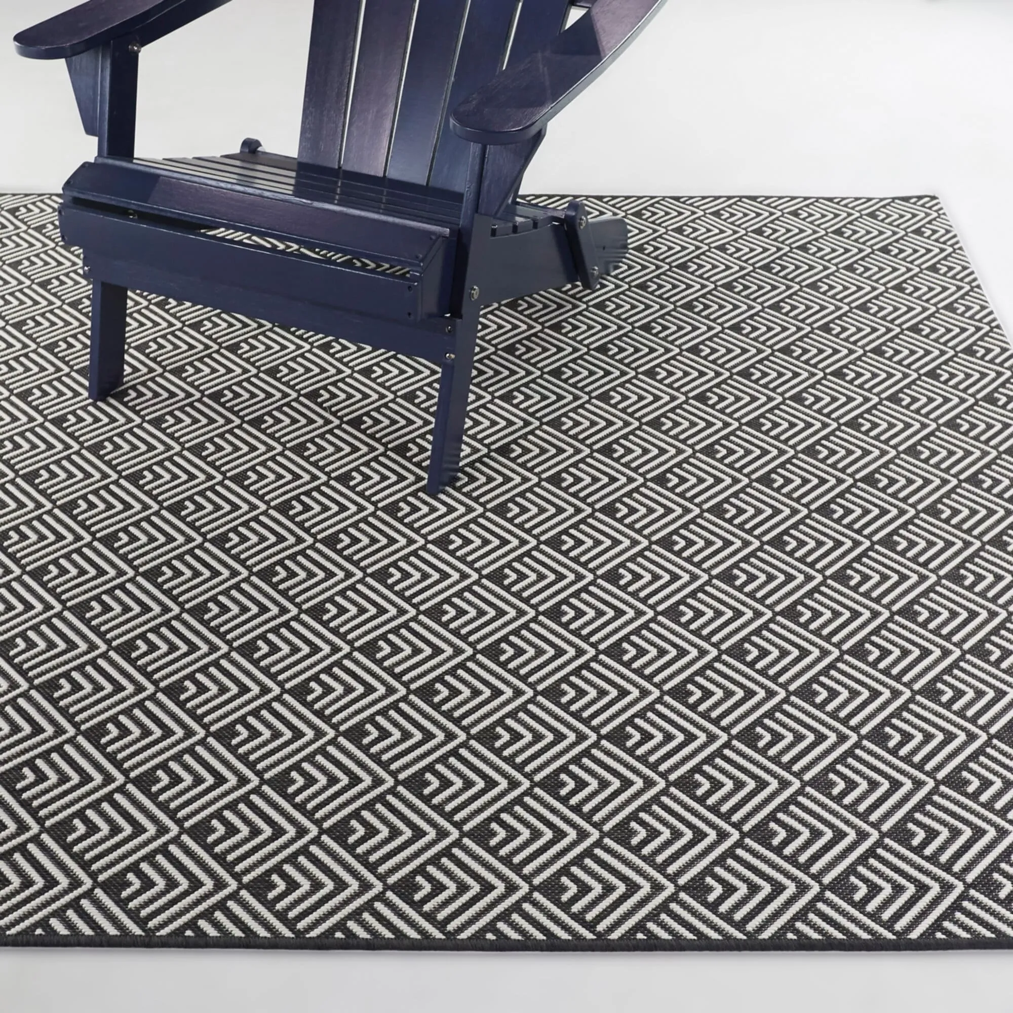 Janine Chevron Indoor/Outdoor Area Rug