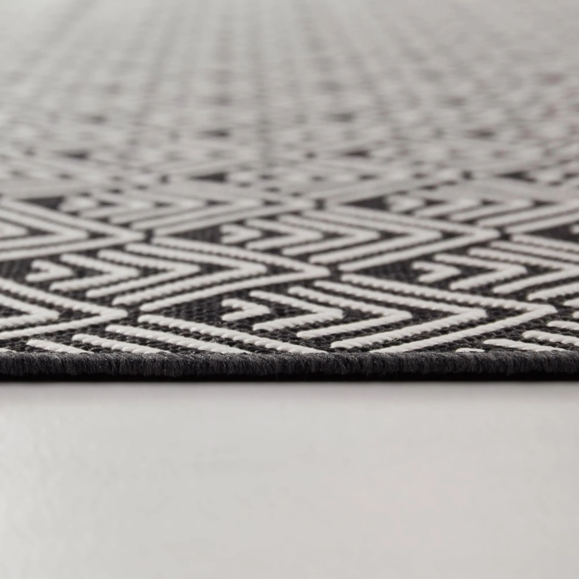 Janine Chevron Indoor/Outdoor Area Rug