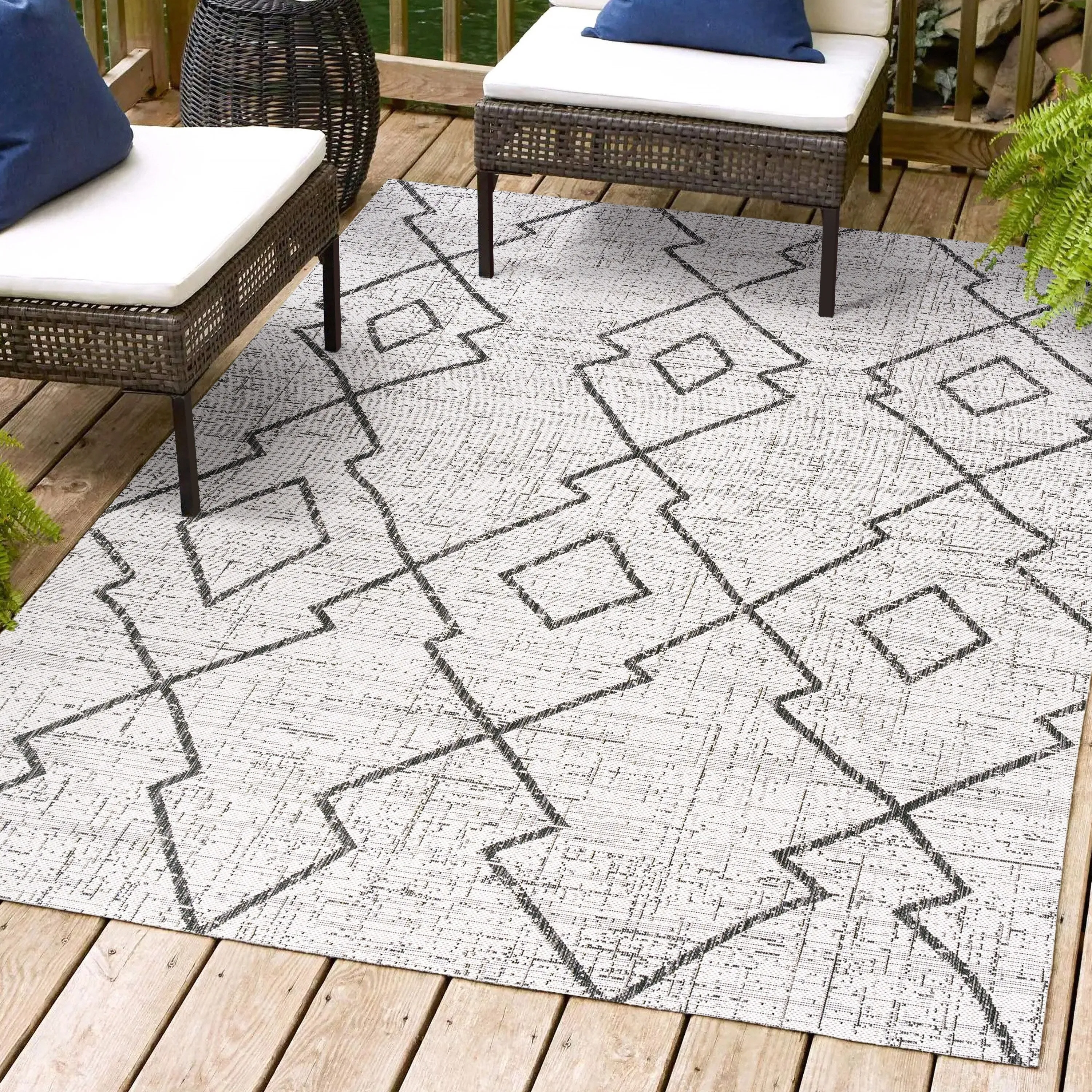 JONATHAN Y Derya Tribal Diamond Trellis Indoor/Outdoor Area Rug