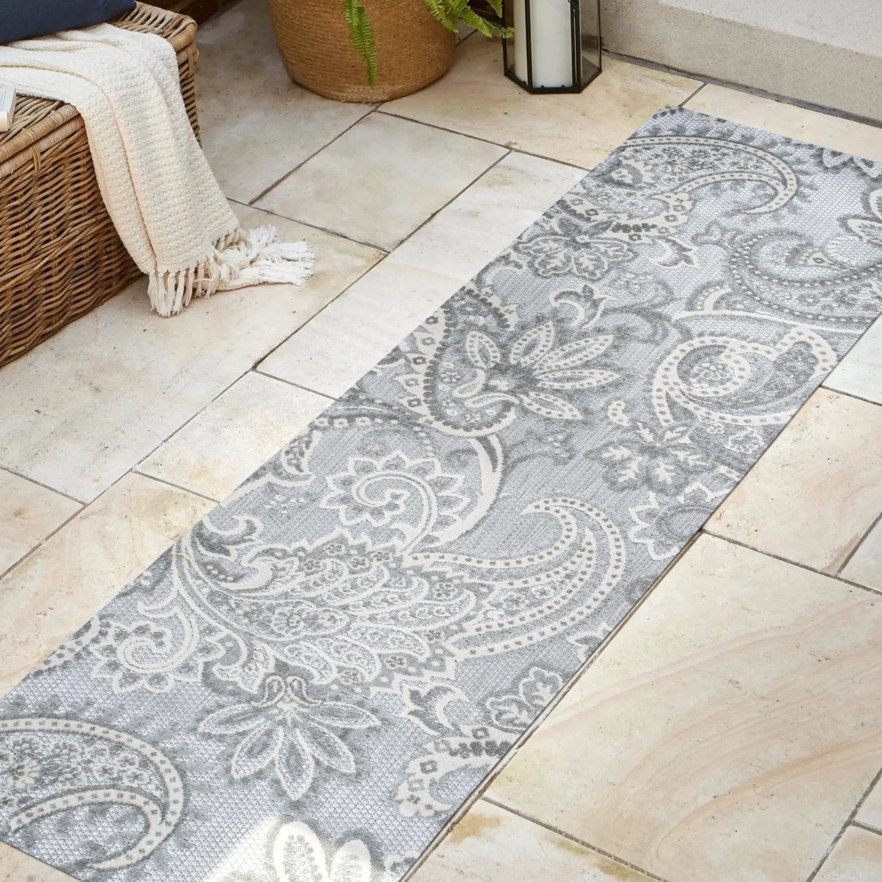 JONATHAN Y Lucena Paisley High-Low Indoor/Outdoor Area Rug
