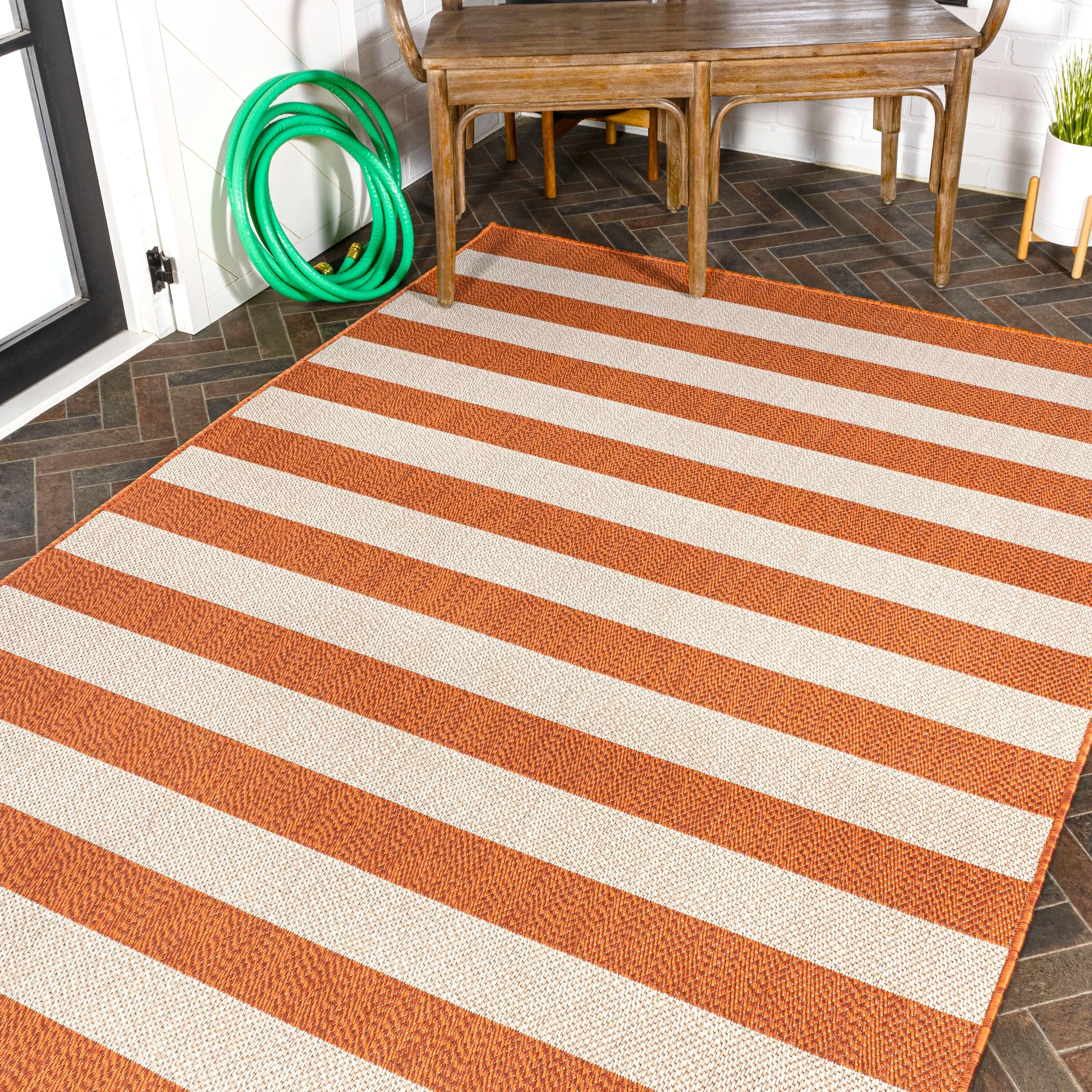 JONATHAN Y Vinales Two-Tone Wide Stripe Indoor/Outdoor Area Rug