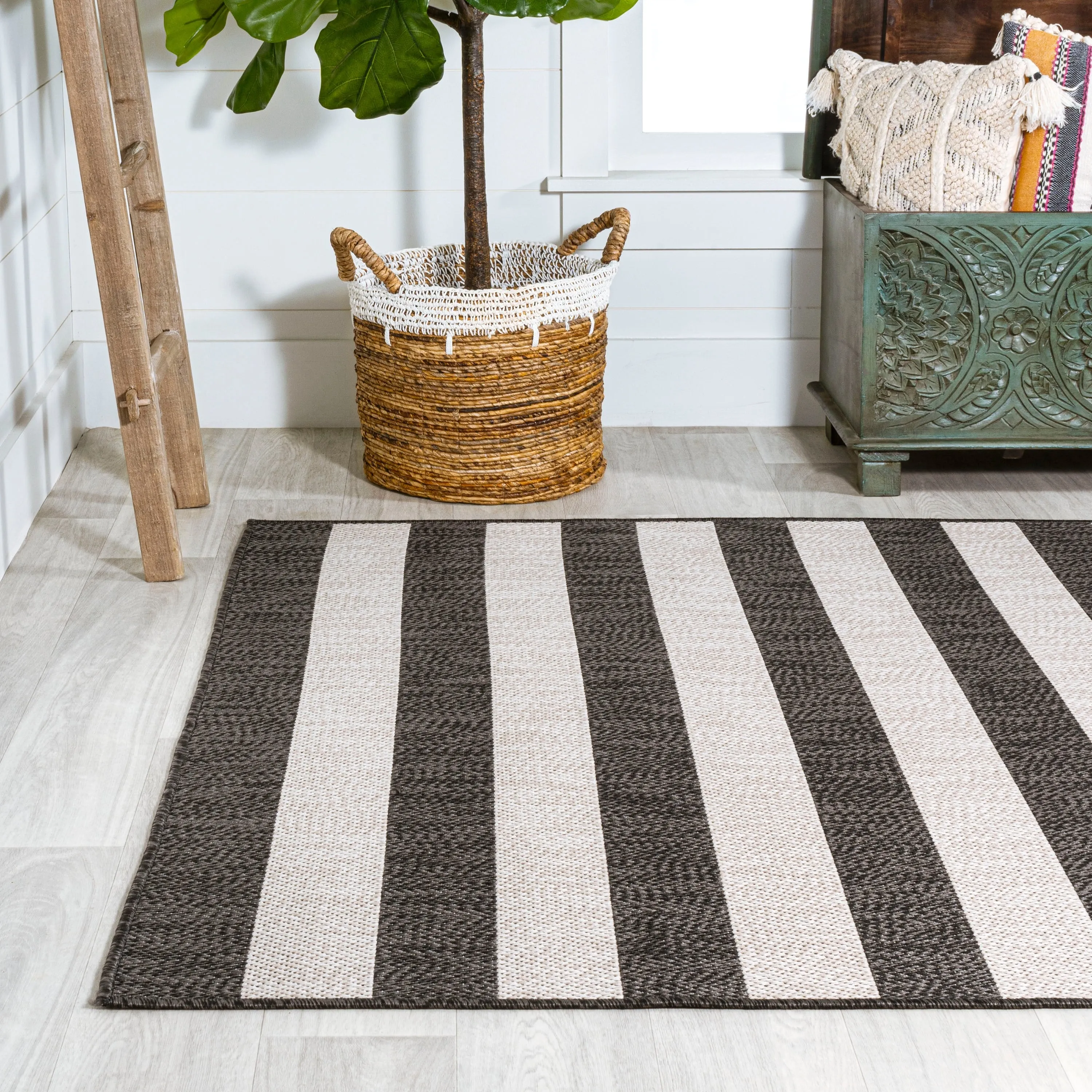 JONATHAN Y Vinales Two-Tone Wide Stripe Indoor/Outdoor Area Rug