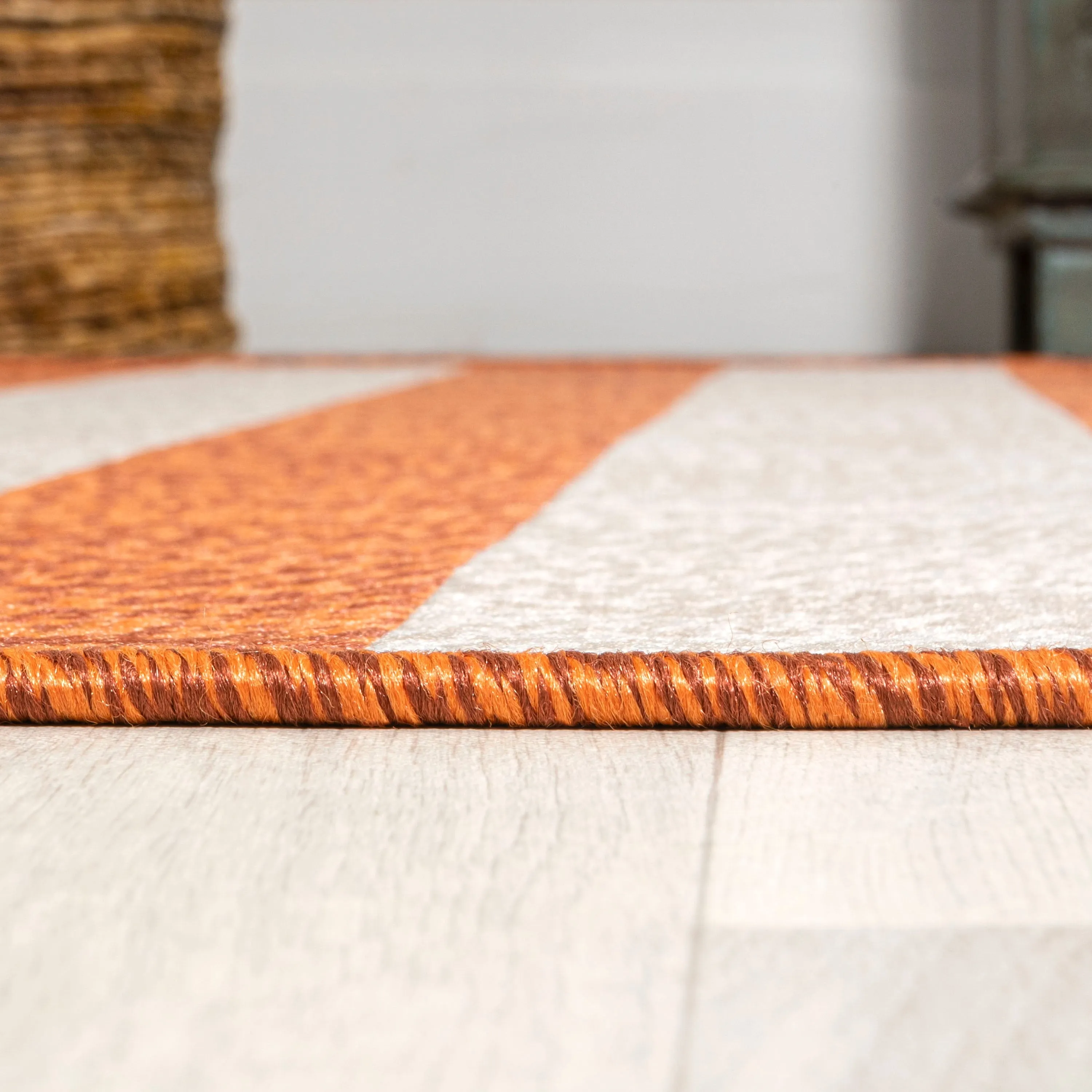 JONATHAN Y Vinales Two-Tone Wide Stripe Indoor/Outdoor Area Rug
