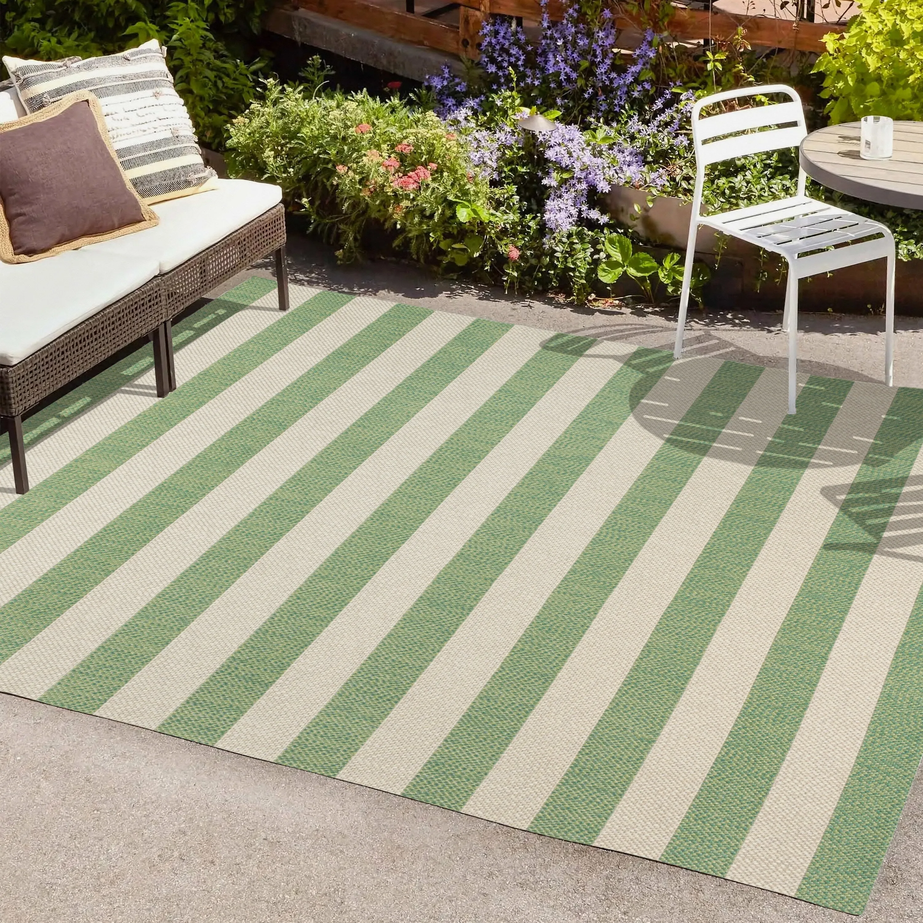 JONATHAN Y Vinales Two-Tone Wide Stripe Indoor/Outdoor Area Rug