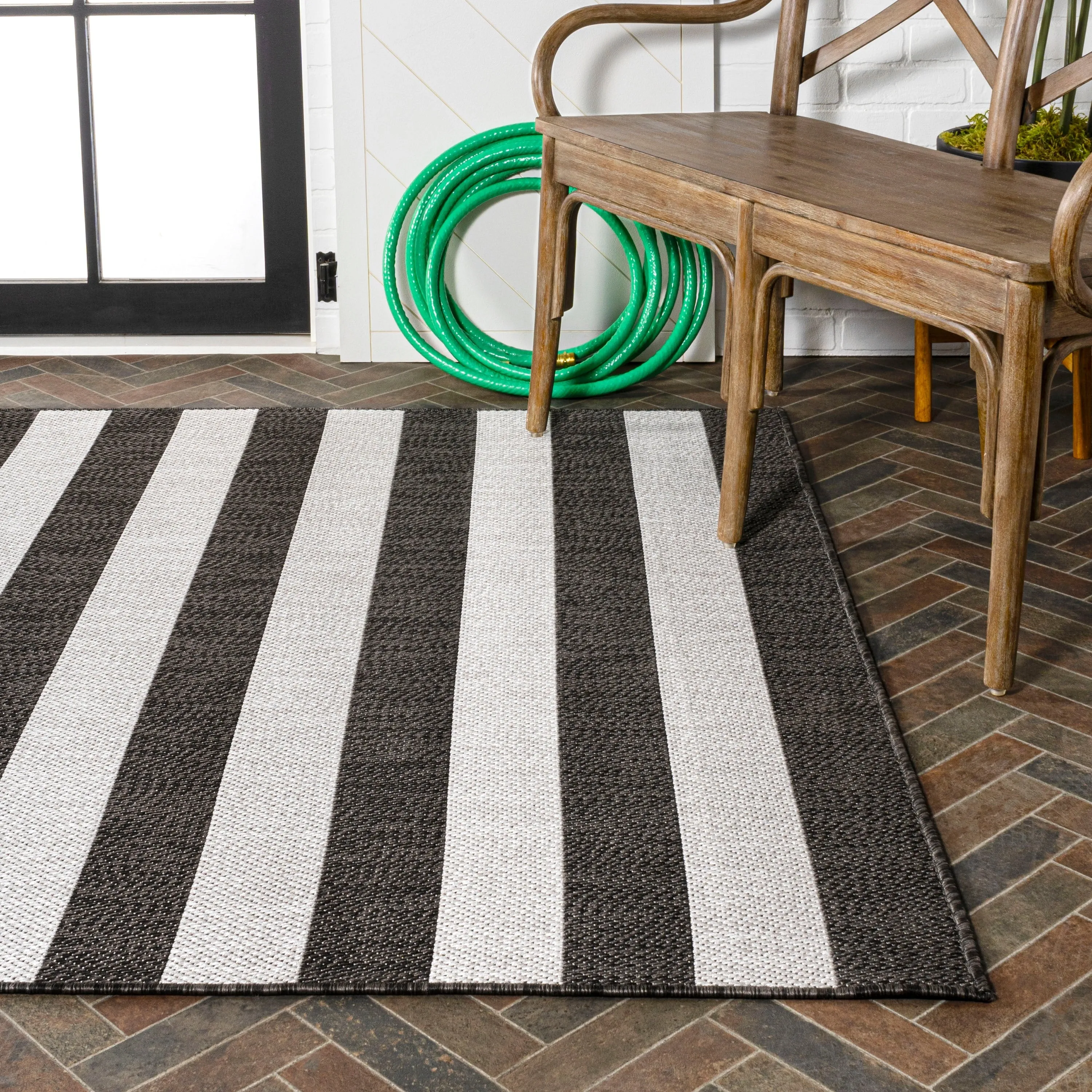 JONATHAN Y Vinales Two-Tone Wide Stripe Indoor/Outdoor Area Rug