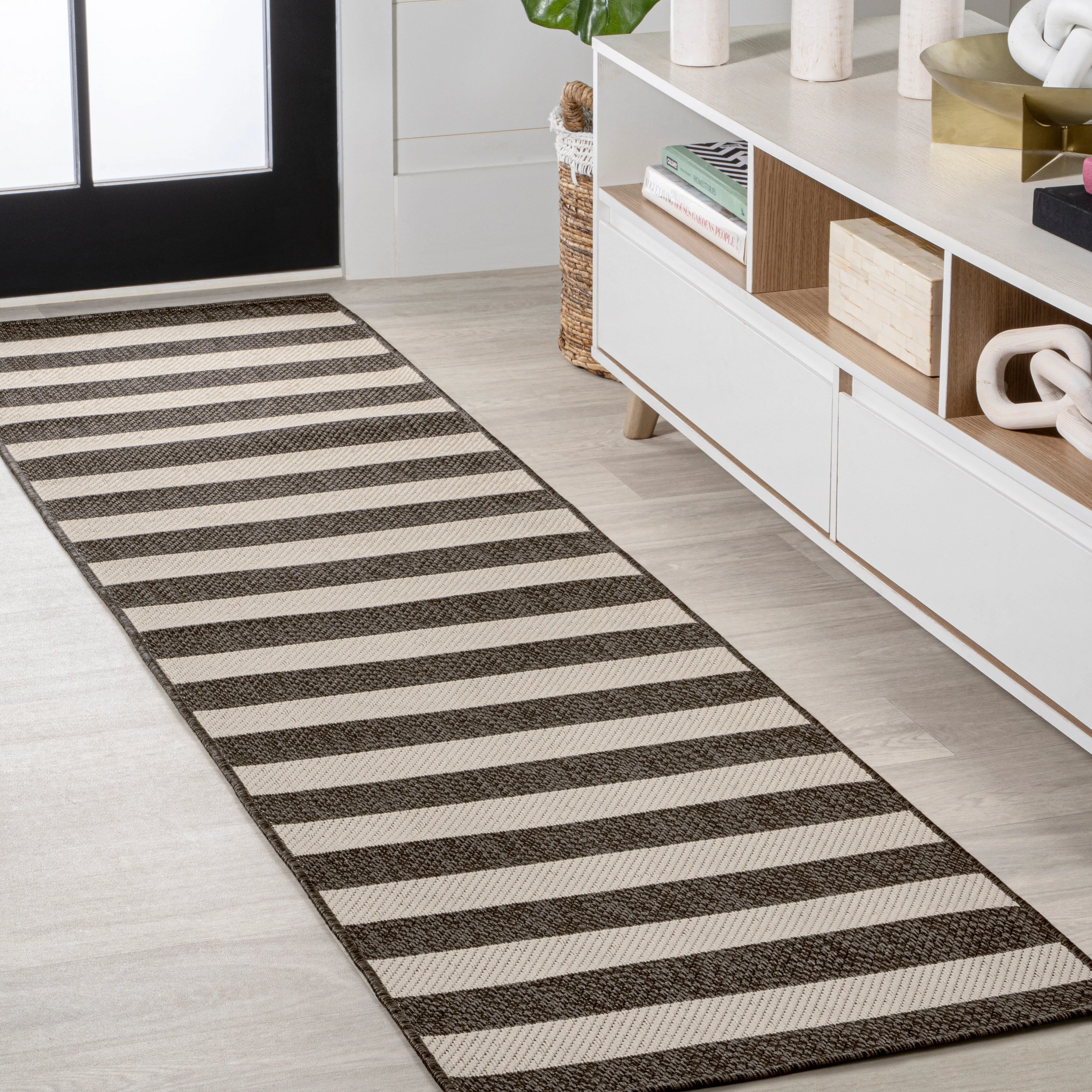 JONATHAN Y Vinales Two-Tone Wide Stripe Indoor/Outdoor Area Rug