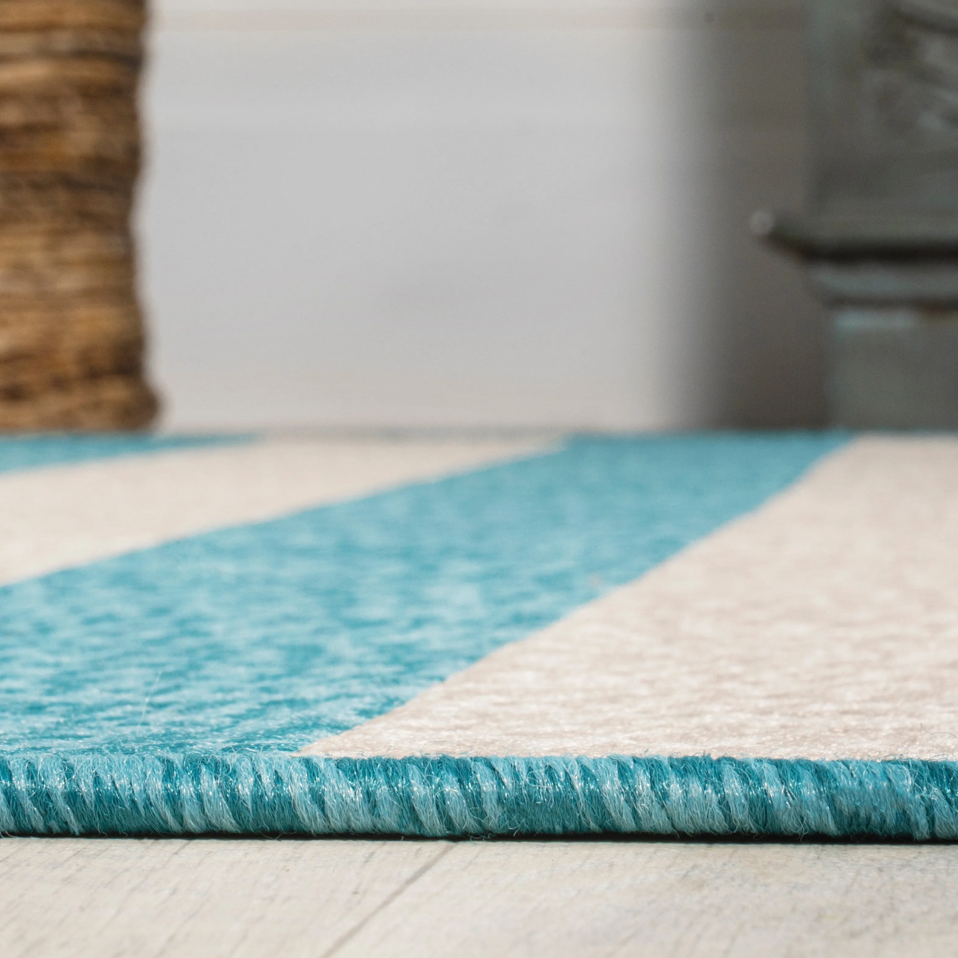JONATHAN Y Vinales Two-Tone Wide Stripe Indoor/Outdoor Area Rug
