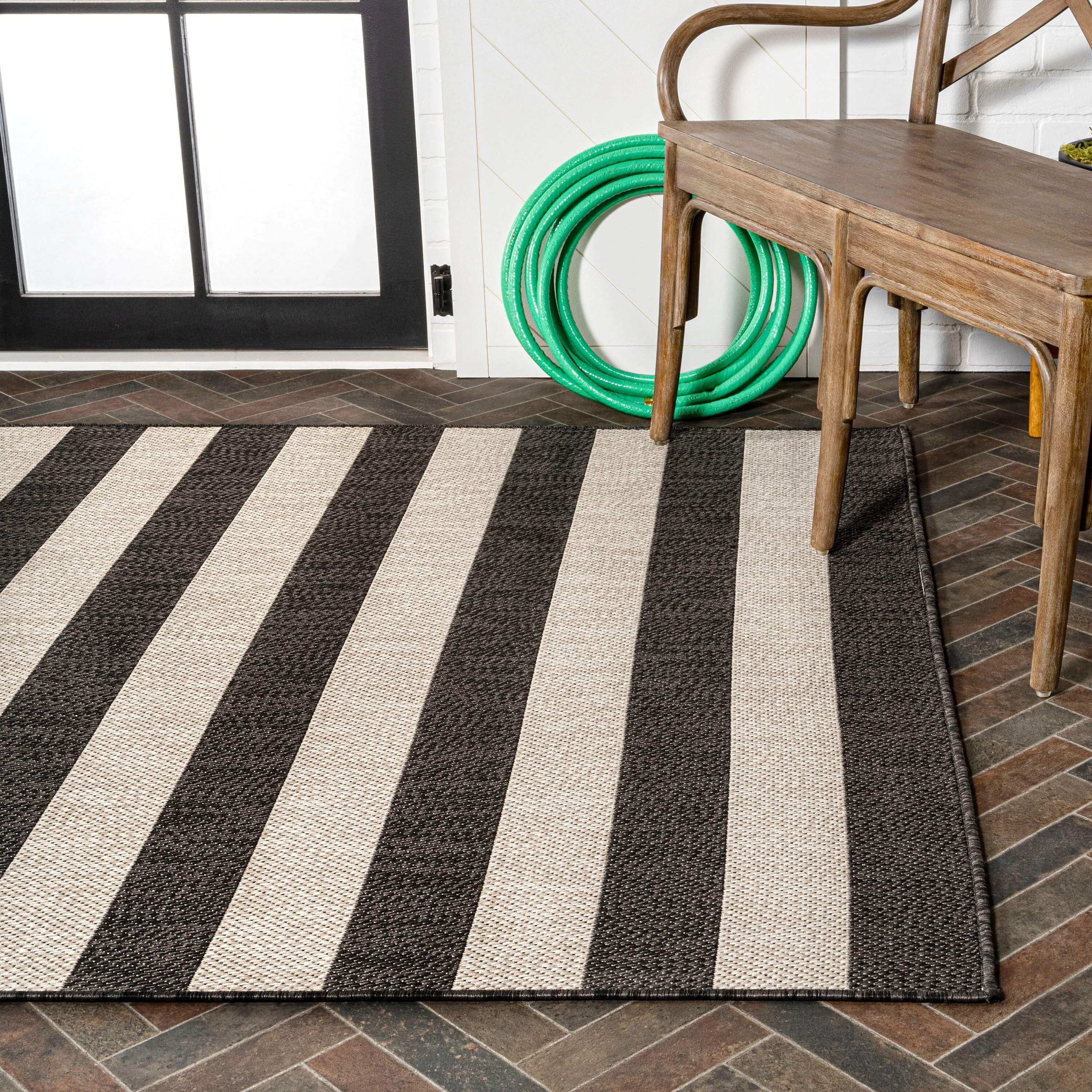 JONATHAN Y Vinales Two-Tone Wide Stripe Indoor/Outdoor Area Rug