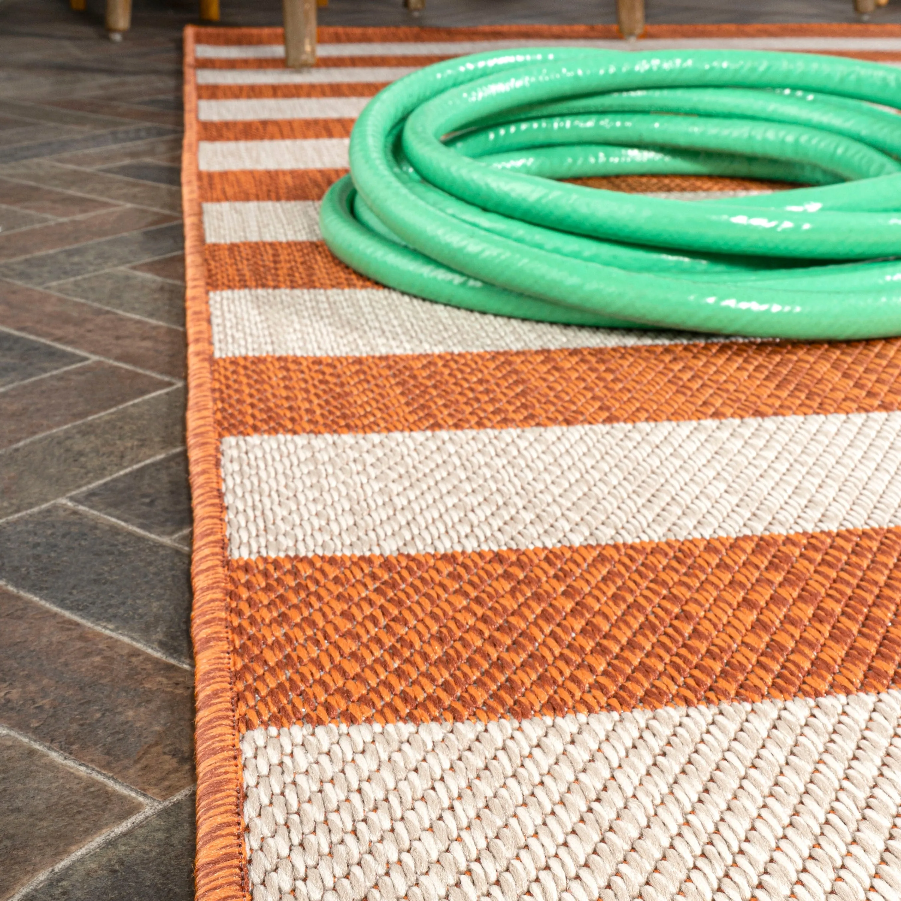 JONATHAN Y Vinales Two-Tone Wide Stripe Indoor/Outdoor Area Rug