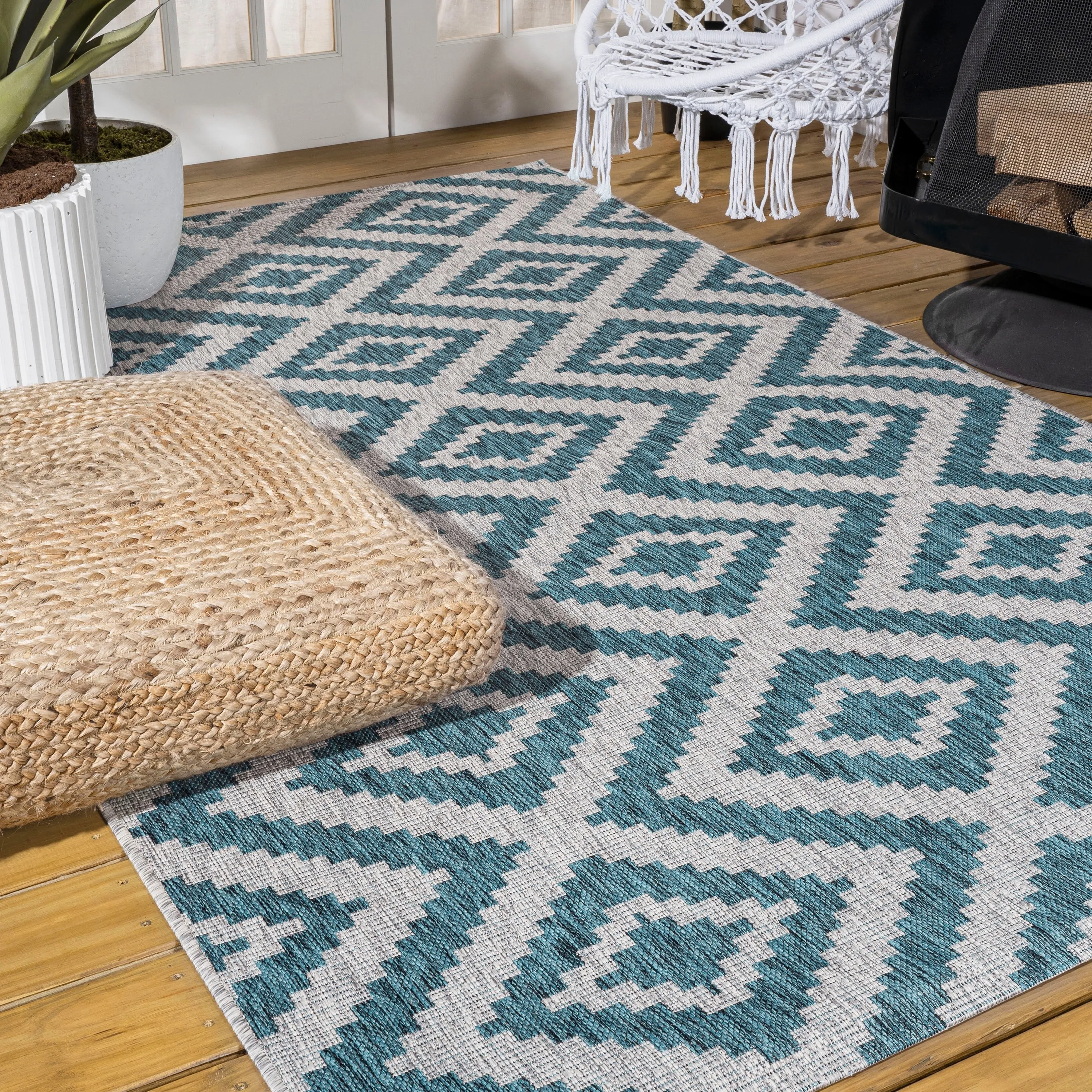 JONATHAN Y Vine Diamond Tribal Indoor/Outdoor Area Rug
