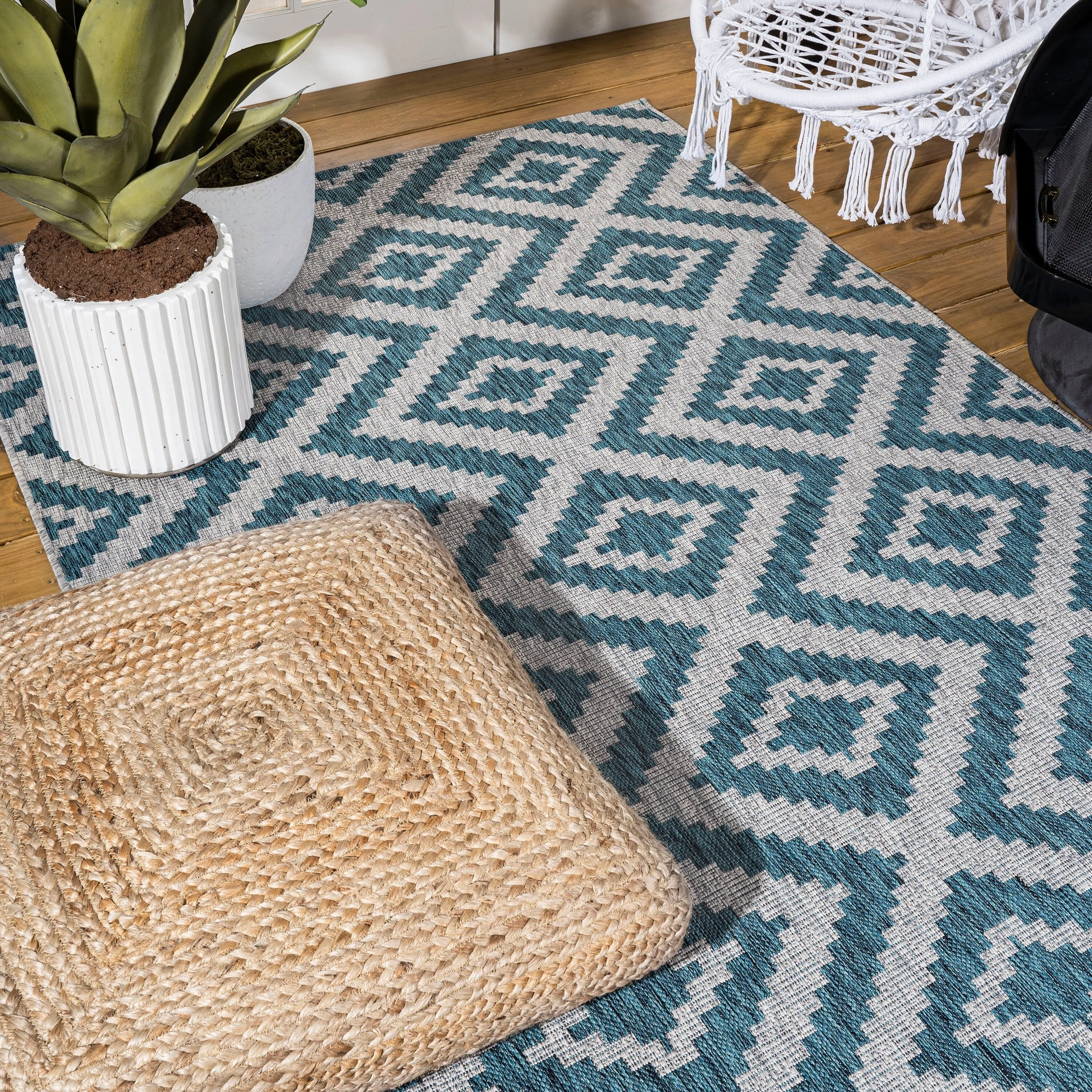 JONATHAN Y Vine Diamond Tribal Indoor/Outdoor Area Rug