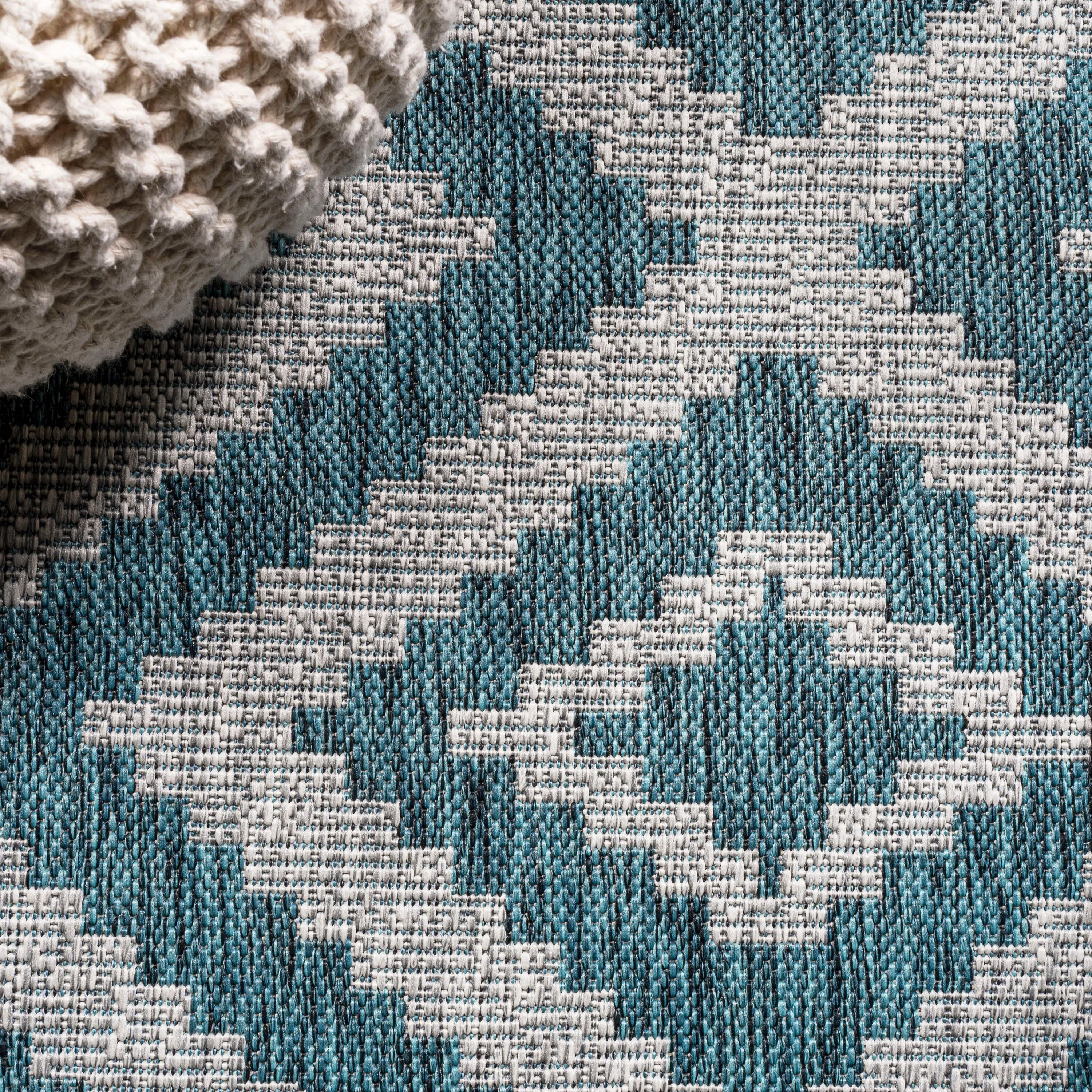 JONATHAN Y Vine Diamond Tribal Indoor/Outdoor Area Rug