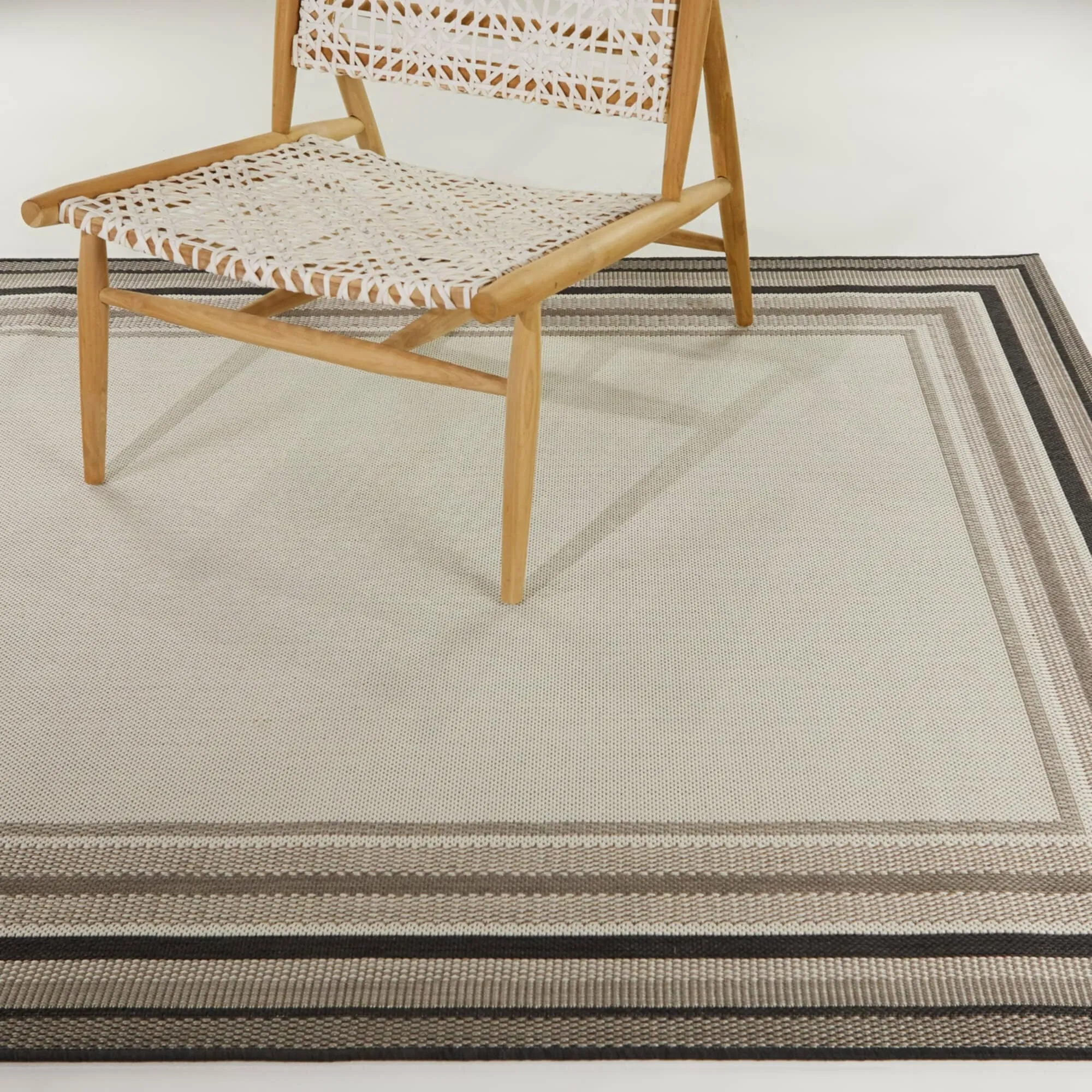 Kalena Bordered Indoor/Outdoor Area Rug