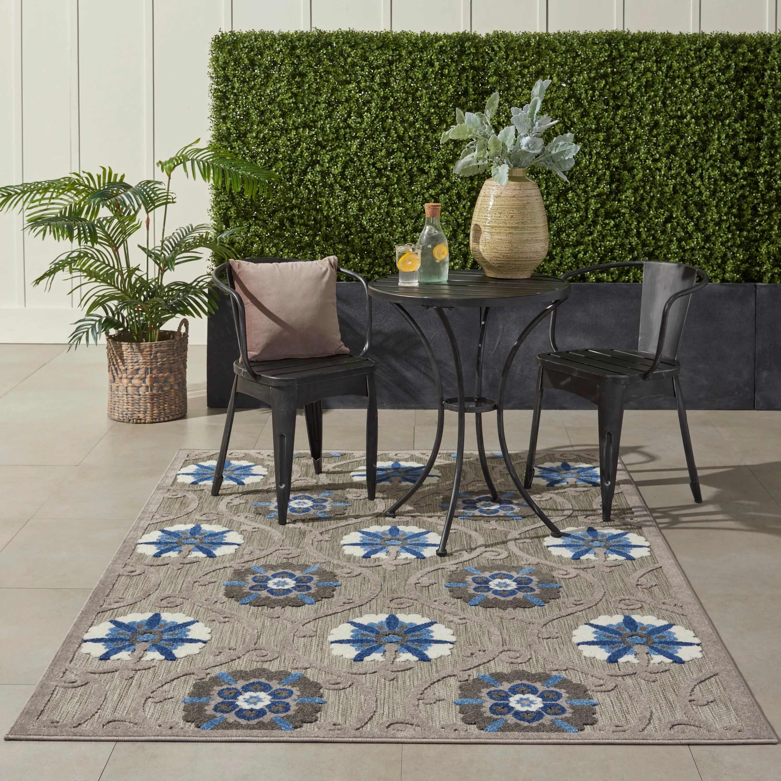 Lanikai Floral Indoor/ Outdoor Area Rug by Havenside Home