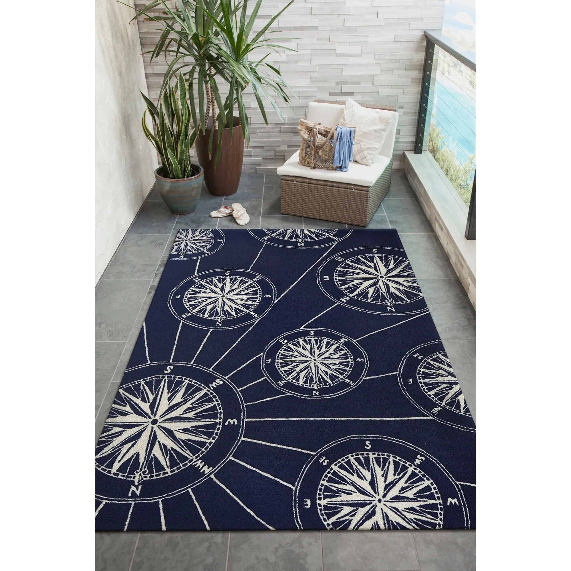Liora Manne Frontporch Compass Indoor/Outdoor Rug - 2'6 x 4'