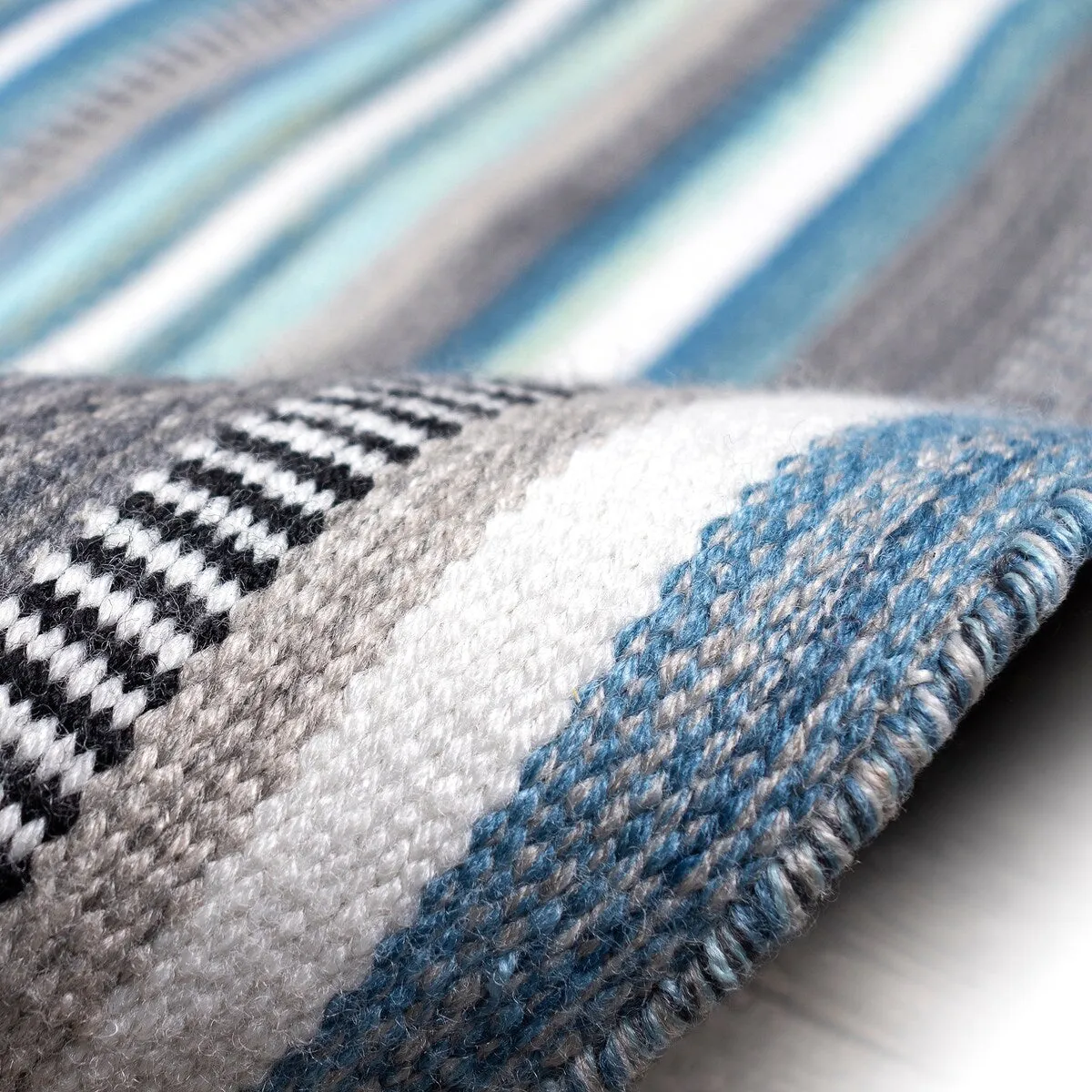 Liora Manne Sonoma Malibu Stripe Hand-woven Indoor/ Outdoor Area Rug