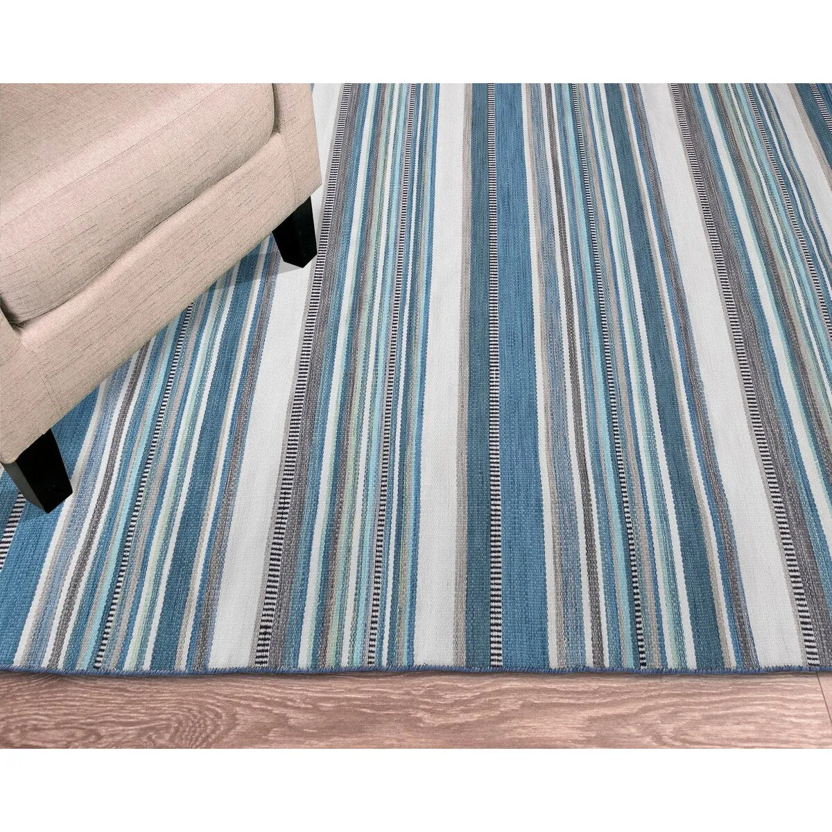Liora Manne Sonoma Malibu Stripe Hand-woven Indoor/ Outdoor Area Rug