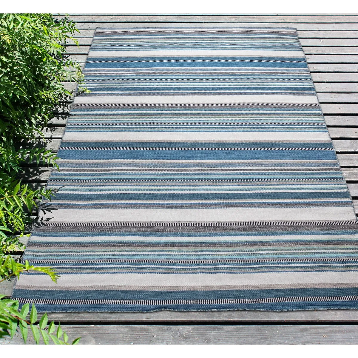 Liora Manne Sonoma Malibu Stripe Hand-woven Indoor/ Outdoor Area Rug