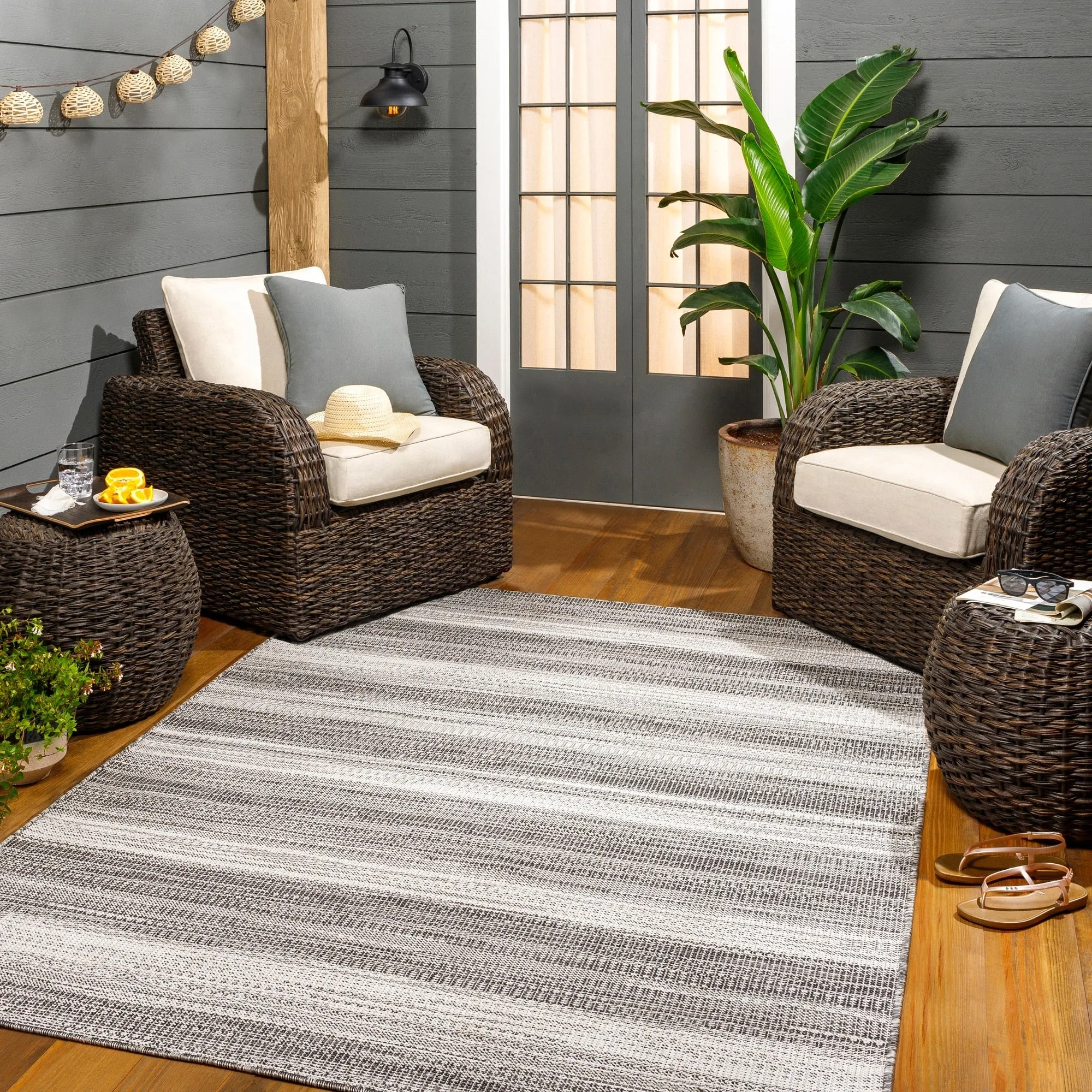 Livabliss Hampton Indoor/ Outdoor Ombre Striped Area Rug