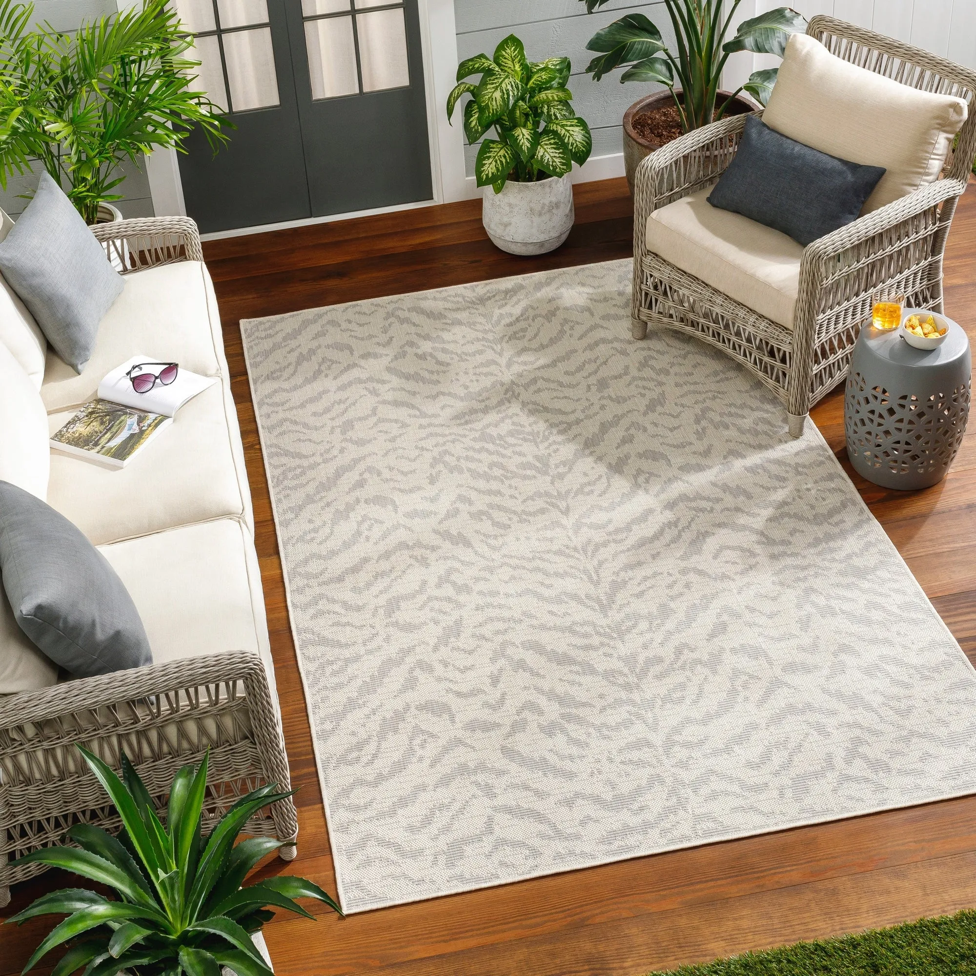 Livabliss Ravello Zebra Print Indoor/ Outdoor Area Rug