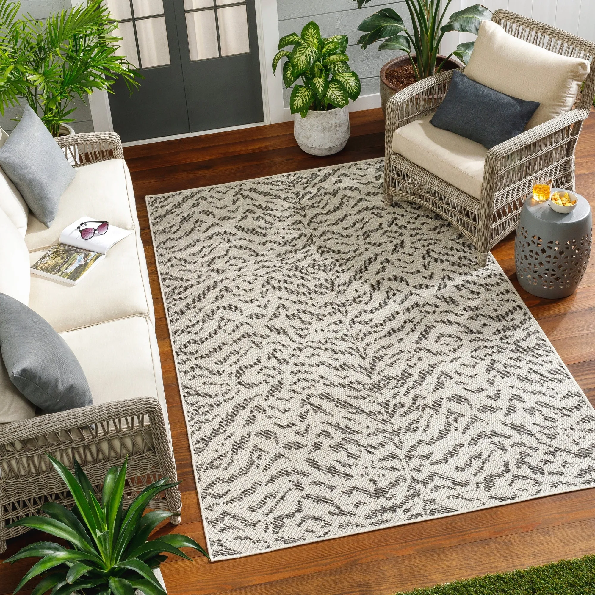 Livabliss Ravello Zebra Print Indoor/ Outdoor Area Rug
