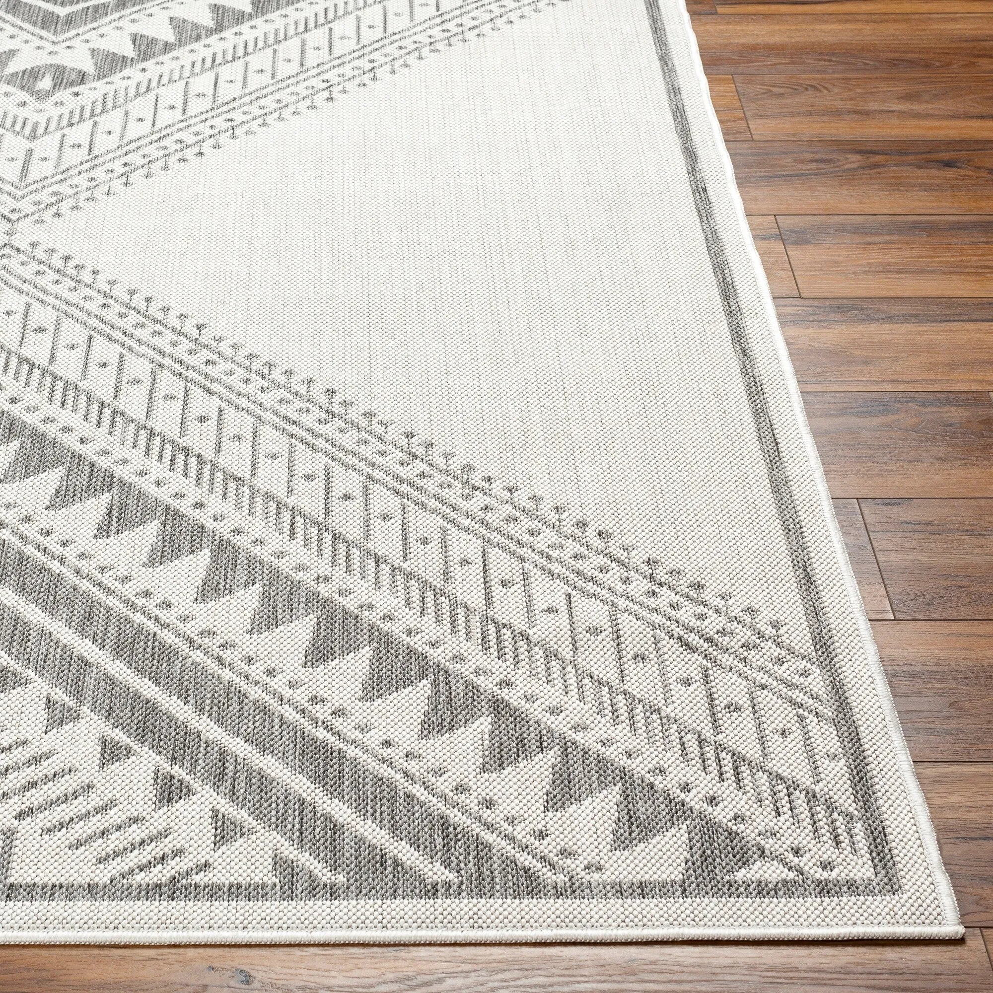 Livabliss Searia Indoor/ Outdoor Boho Diamond Area Rug