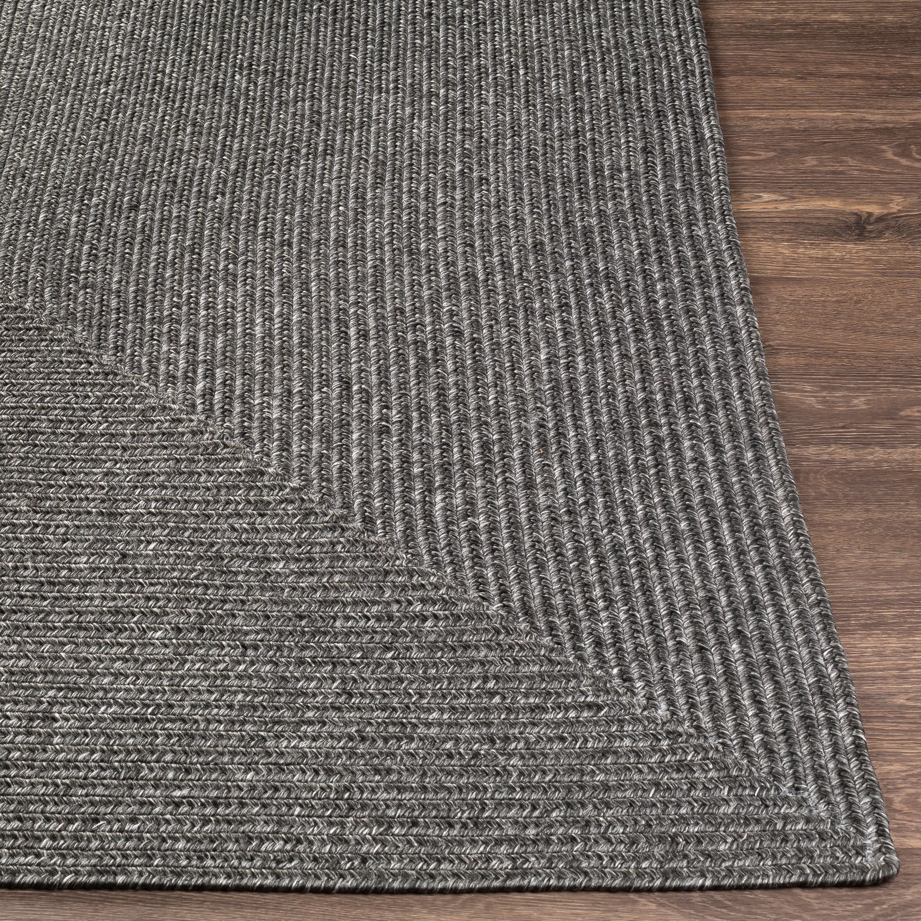 Livabliss Sharrah Indoor/ Outdoor Solid Braided Area Rug